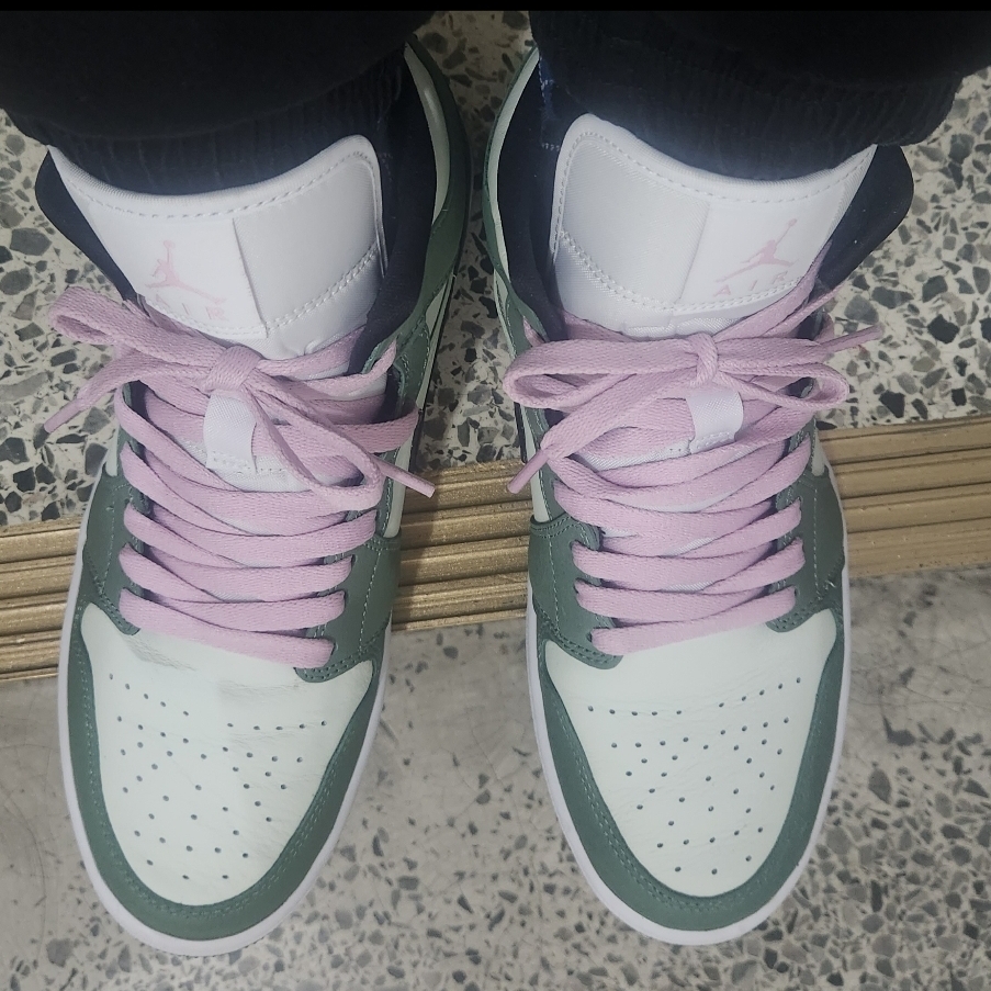 (W) Jordan 1 Mid SE Dutch Green 착용 스타일 - 2