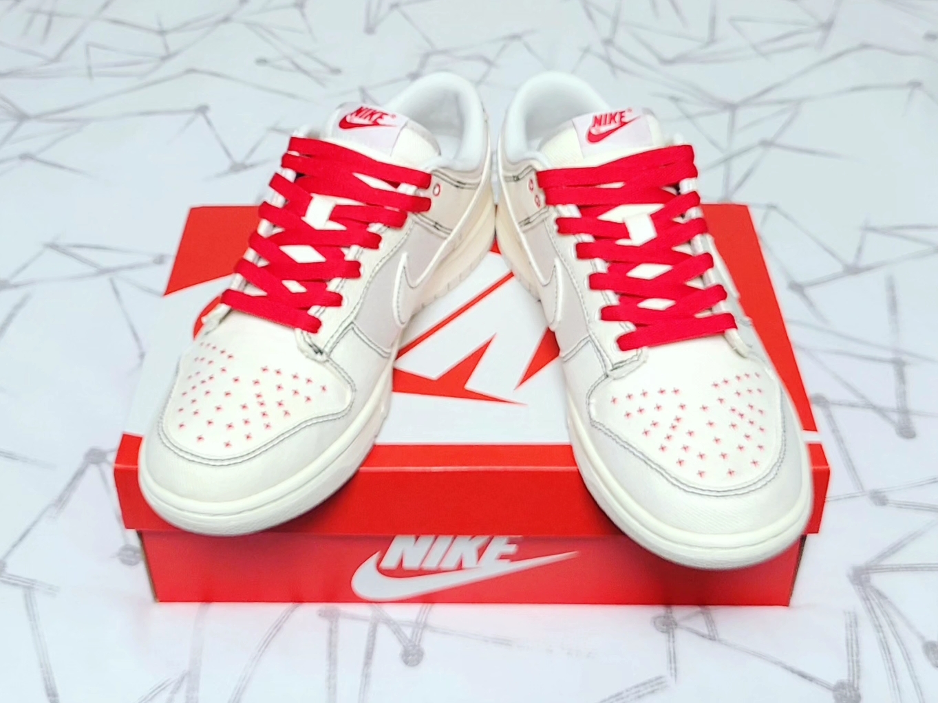 Nike Dunk Low Beige Red 착용 스타일 - 3