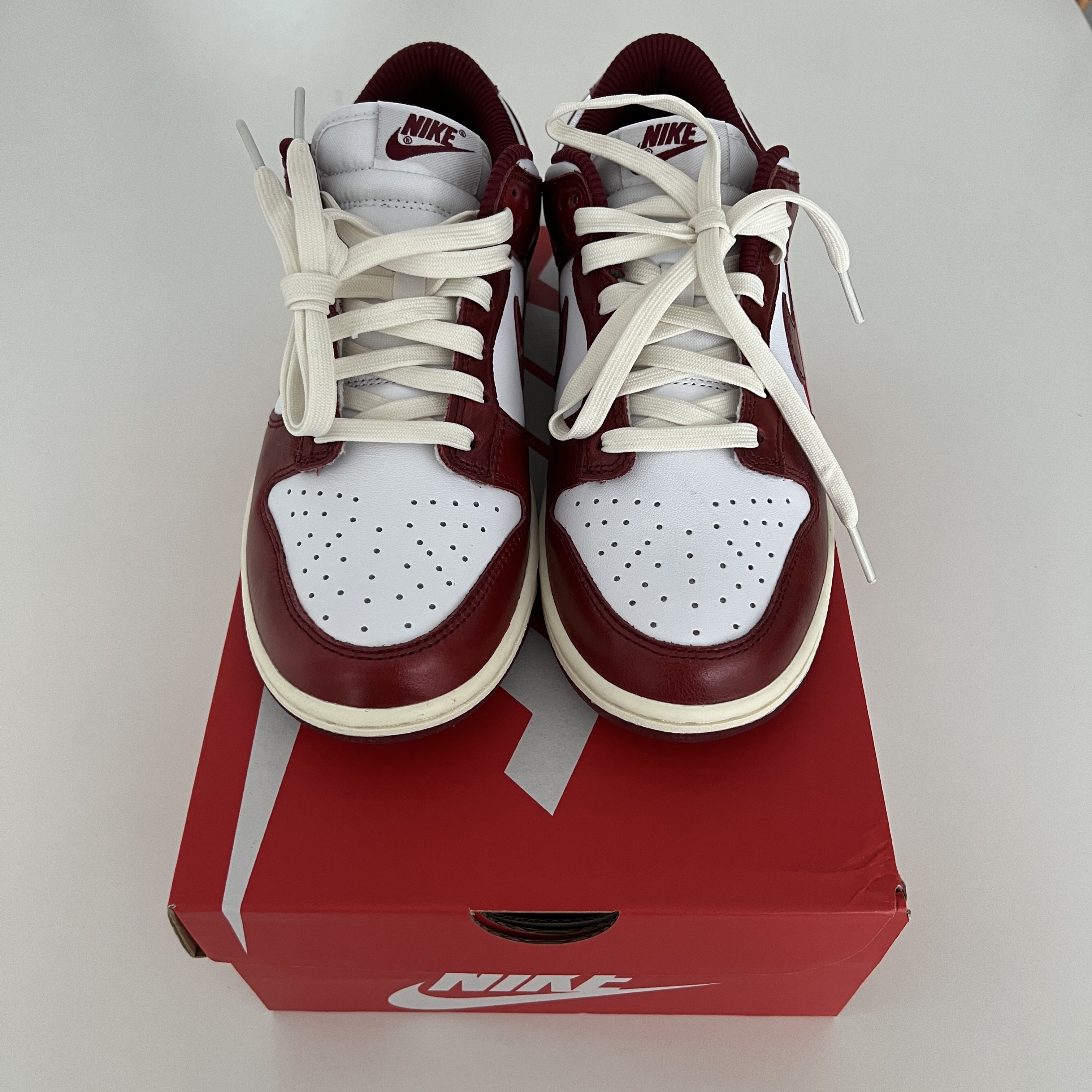 (W) Nike Dunk Low Retro PRM Team Red and White 착용 스타일 - 2