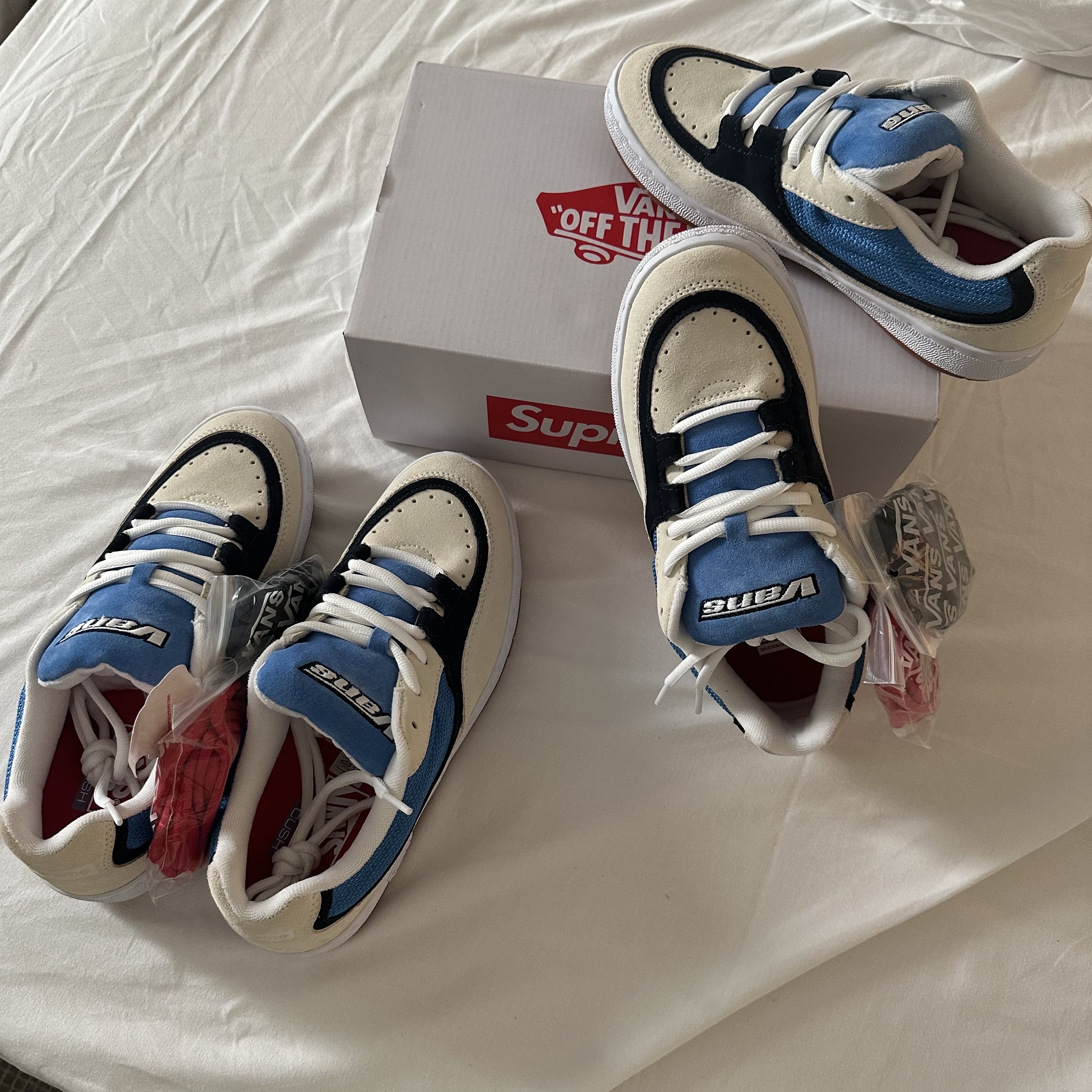 Vans x Supreme Speed Blue 착용 스타일 - 1