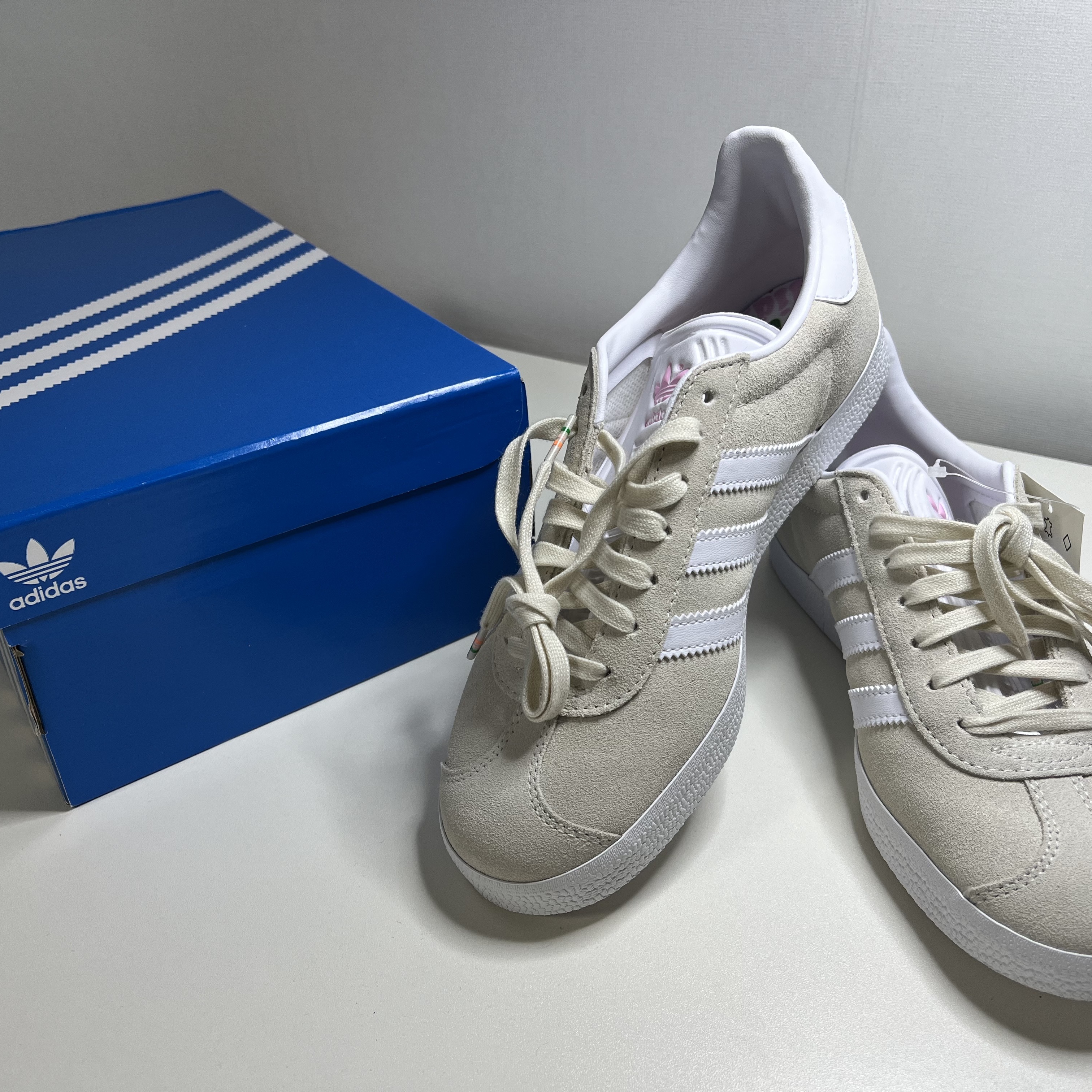 (W) Adidas Gazelle Off White Cloud White 착용 스타일 - 2