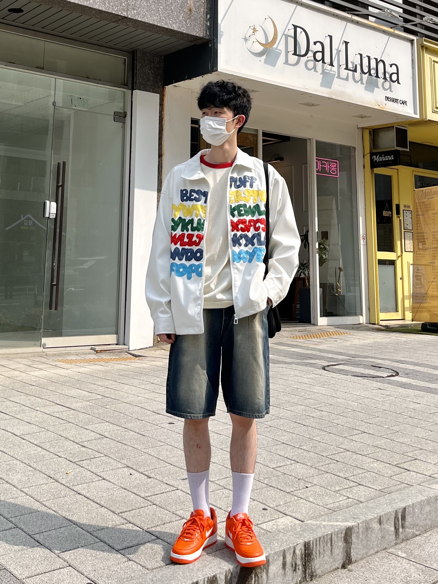 Nike Air Force 1 Low Retro Color of The Month Safety Orange 착용 스타일 - 2