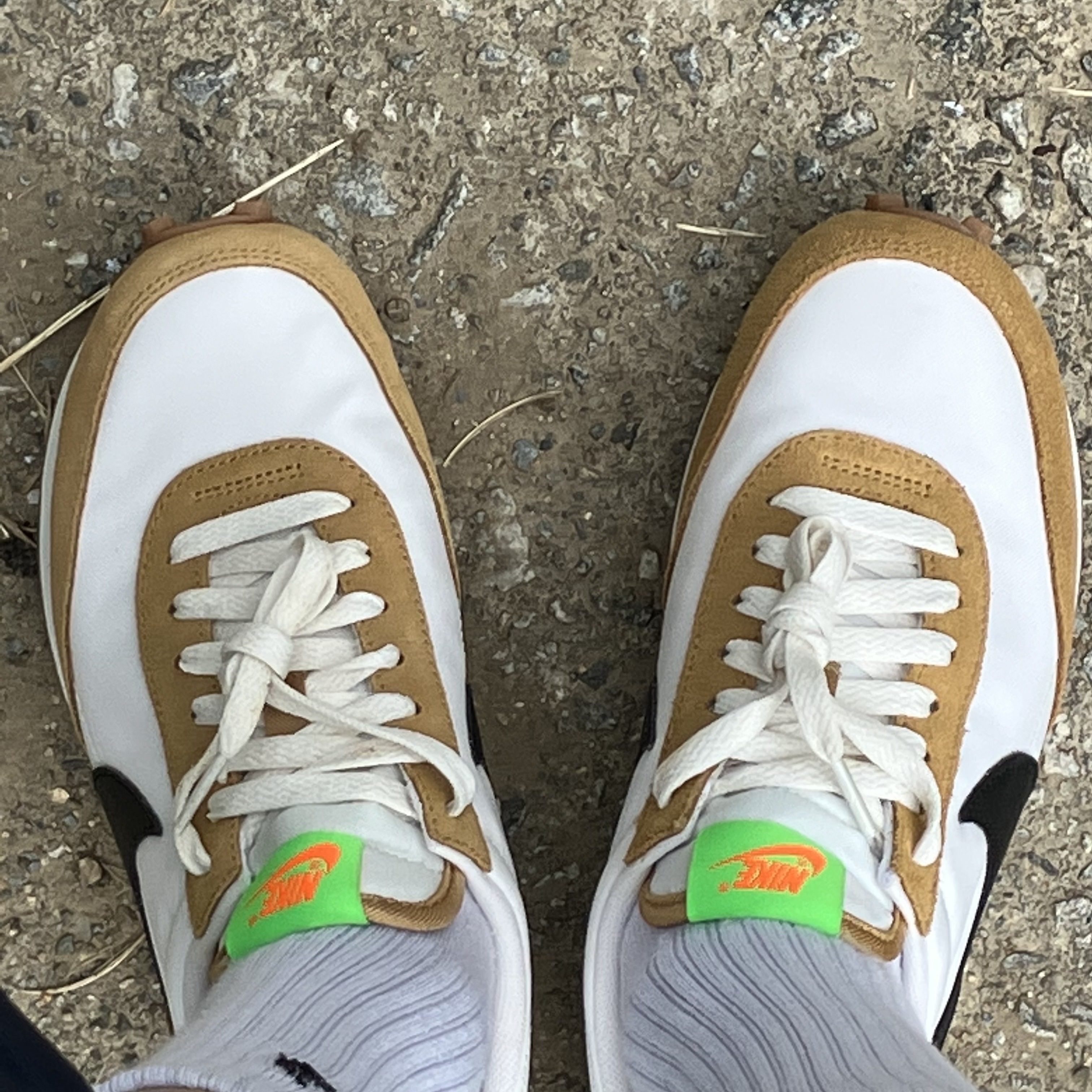 (W) Nike Daybreak Wheat 착용 스타일