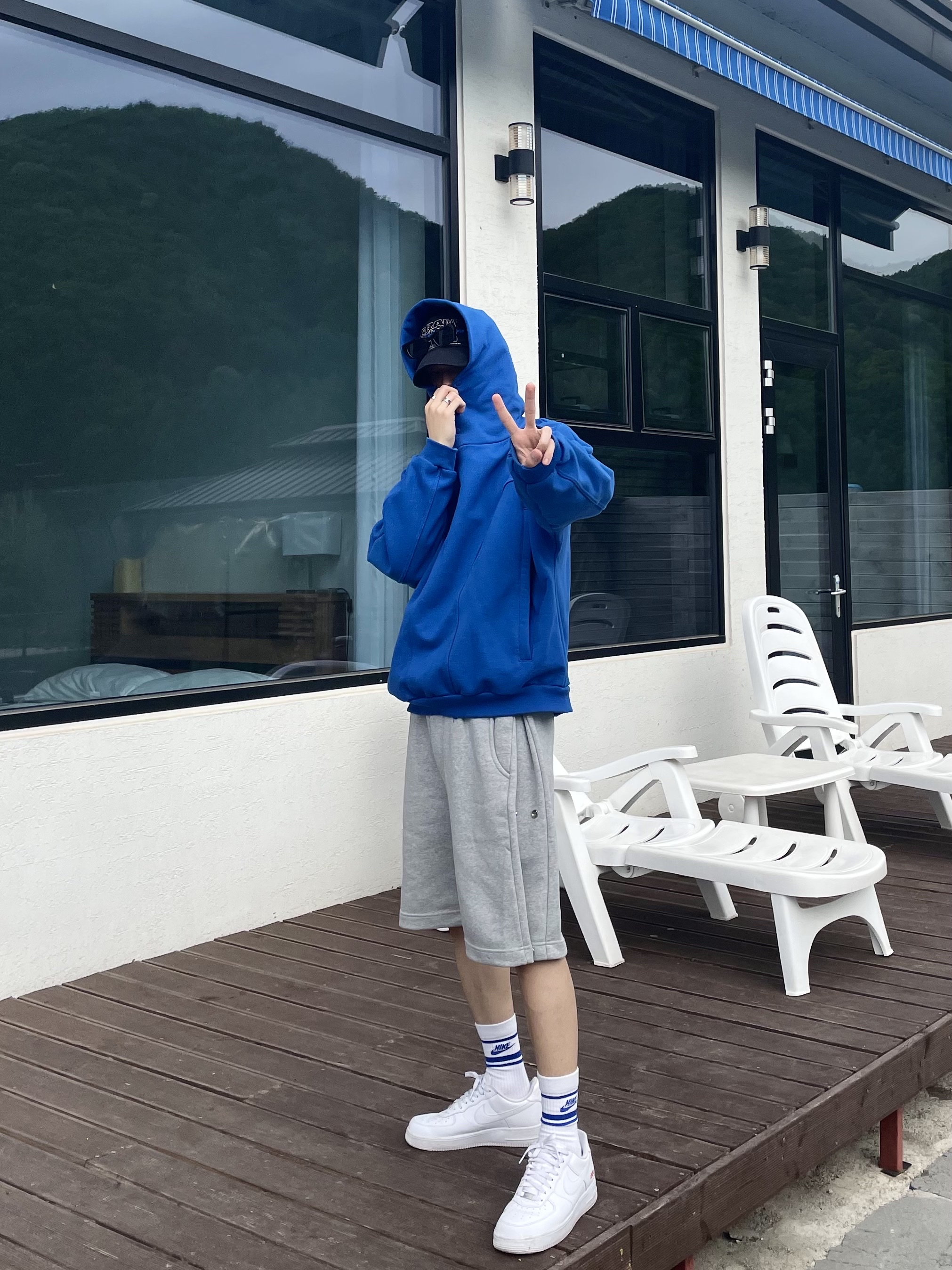 Grailz Geometry Hoodie Azzuri Blue, Nike x Supreme Air Force 1 Low White 착용 스타일
