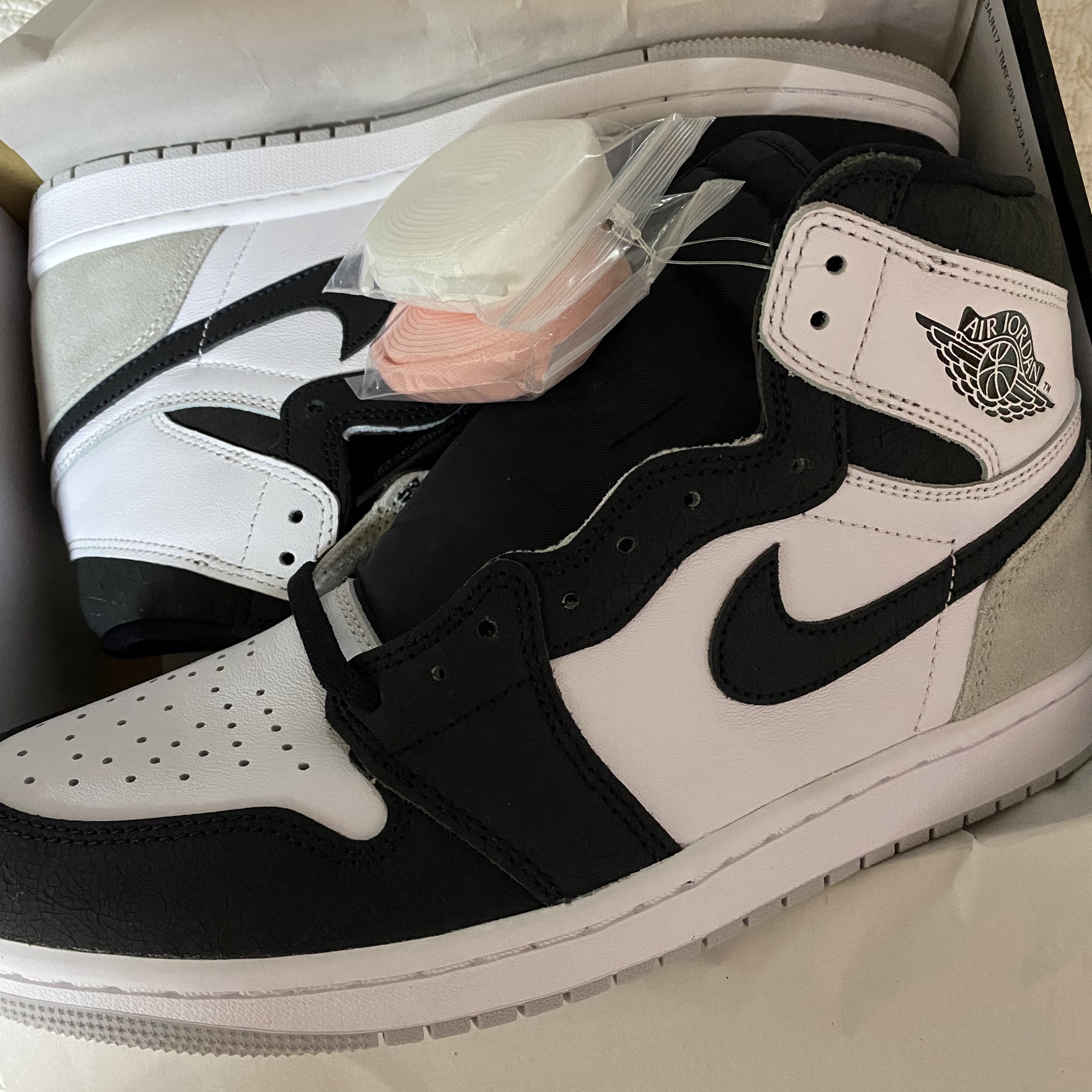Jordan 1 Retro High OG Bleached Coral 착용 스타일