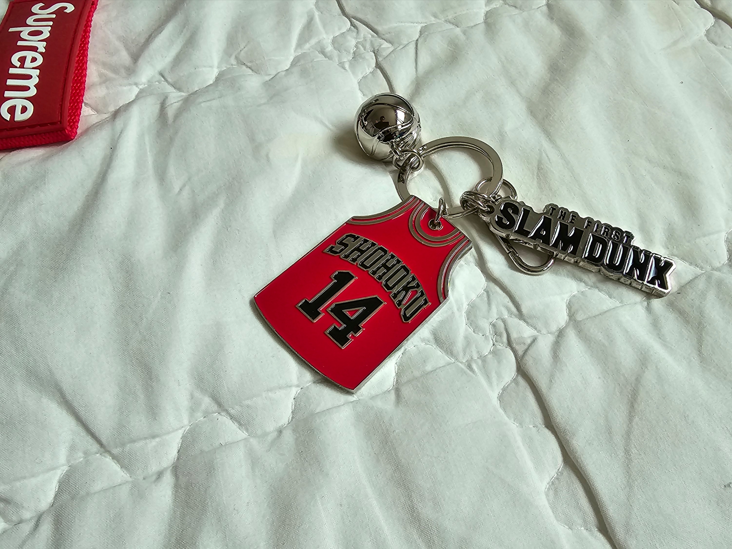 The First Slam Dunk Keychain Jeong Daeman, Supreme Webbing Keychain Red - 23SS 착용 스타일