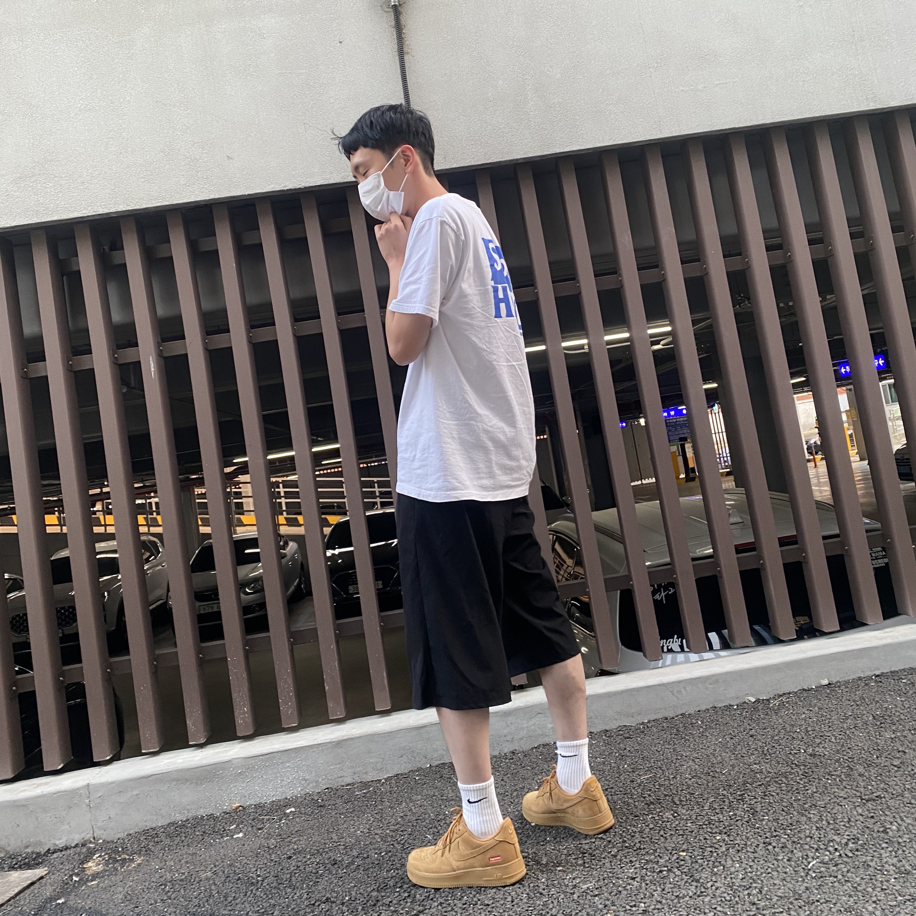Nike x Supreme Air Force 1 Low Flax, Supreme Antihero Dog T-Shirt White - 22SS 착용 스타일