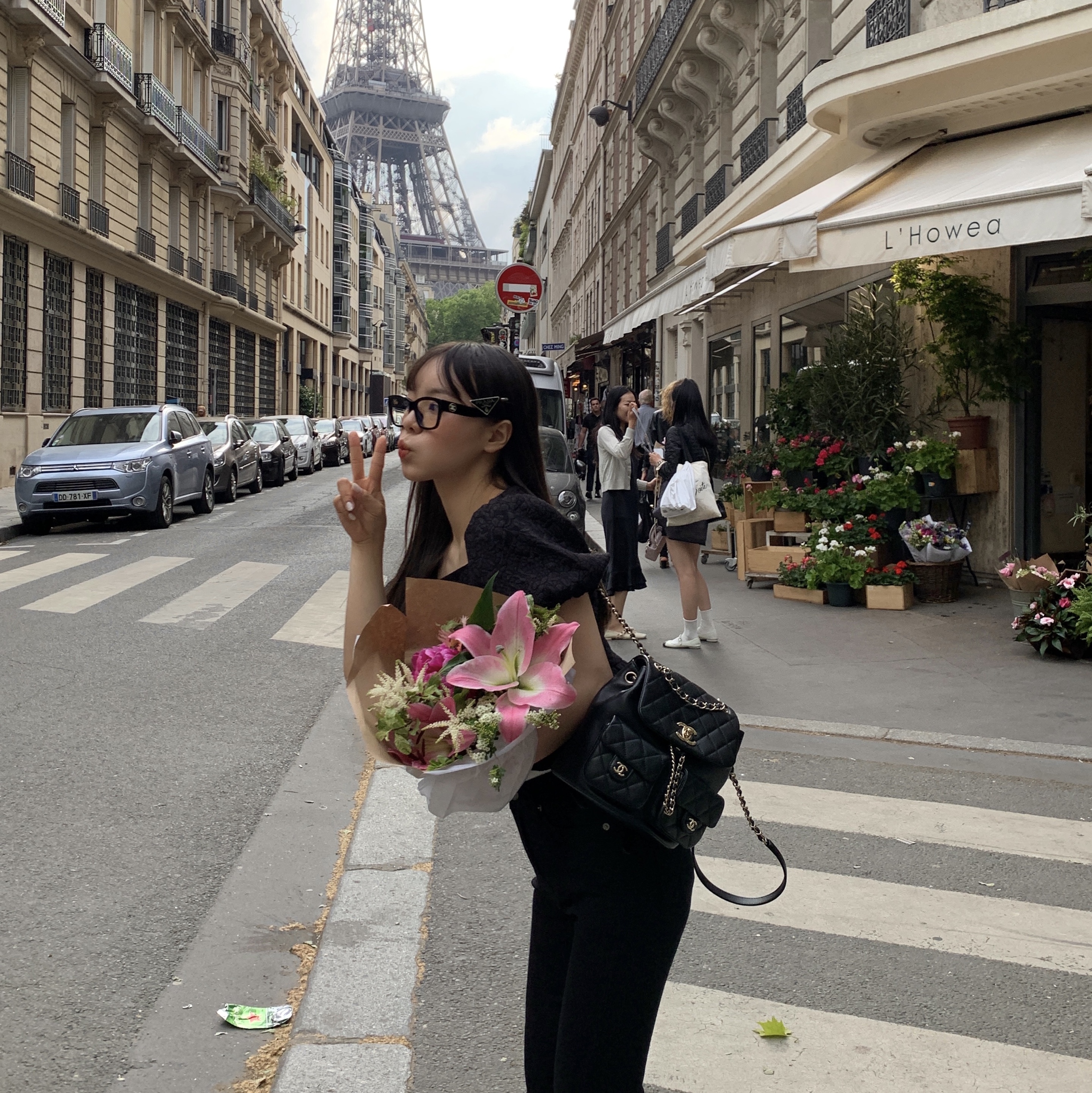 Chanel Backpack Grained Shiny Calfskin & Gold Black, (W) Prada Metal Hair Clip Black 착용 스타일