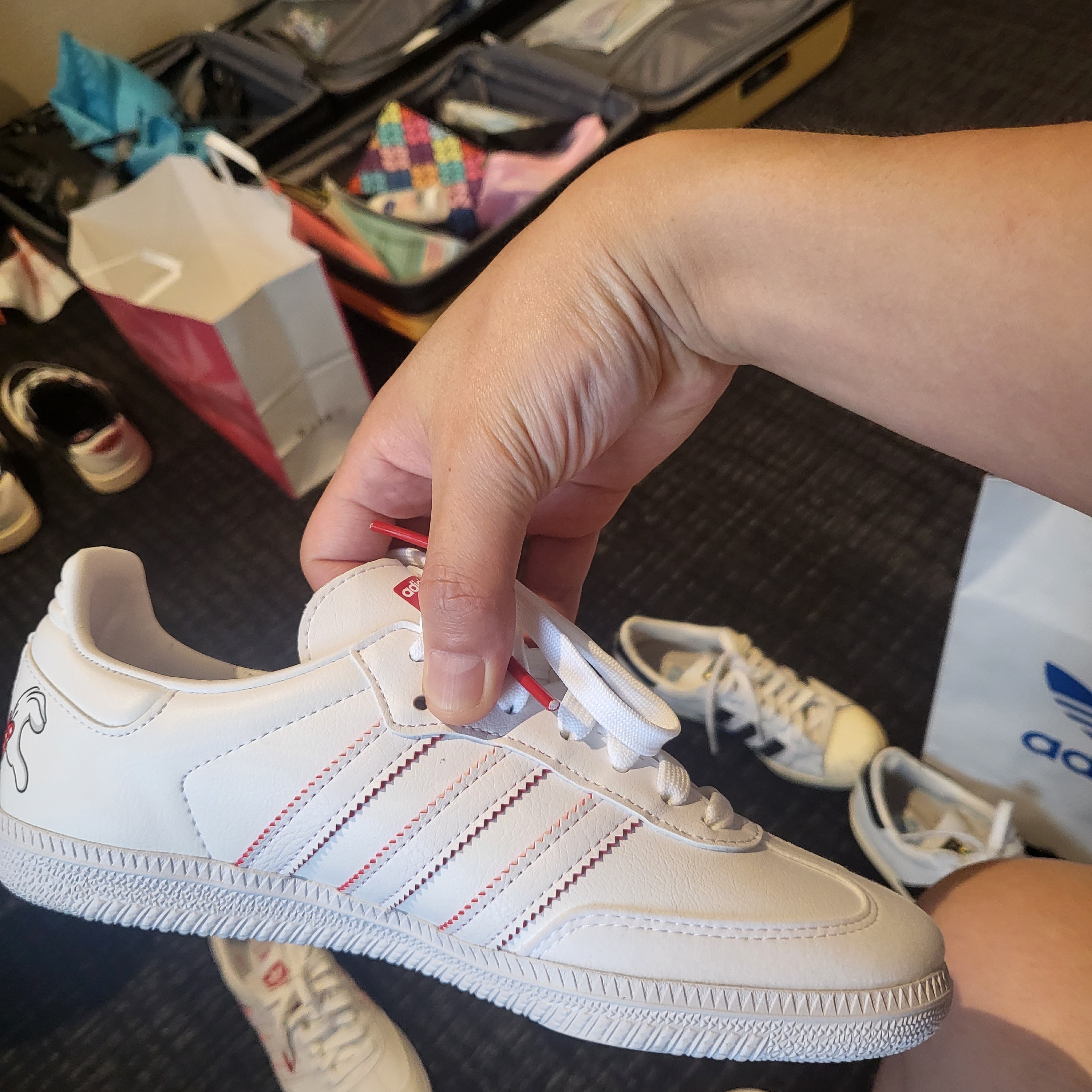 Adidas x Disney Minnie Samba Vegan Cloud White 착용 스타일 - 3