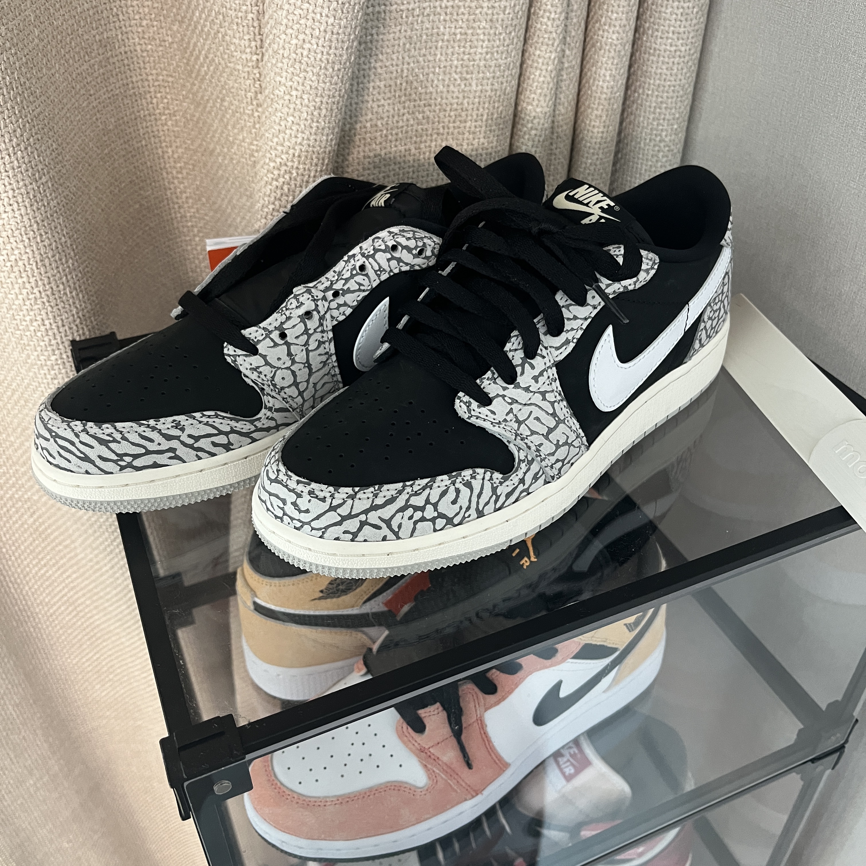 Jordan 1 Retro Low OG Black Cement 착용 스타일 - 1