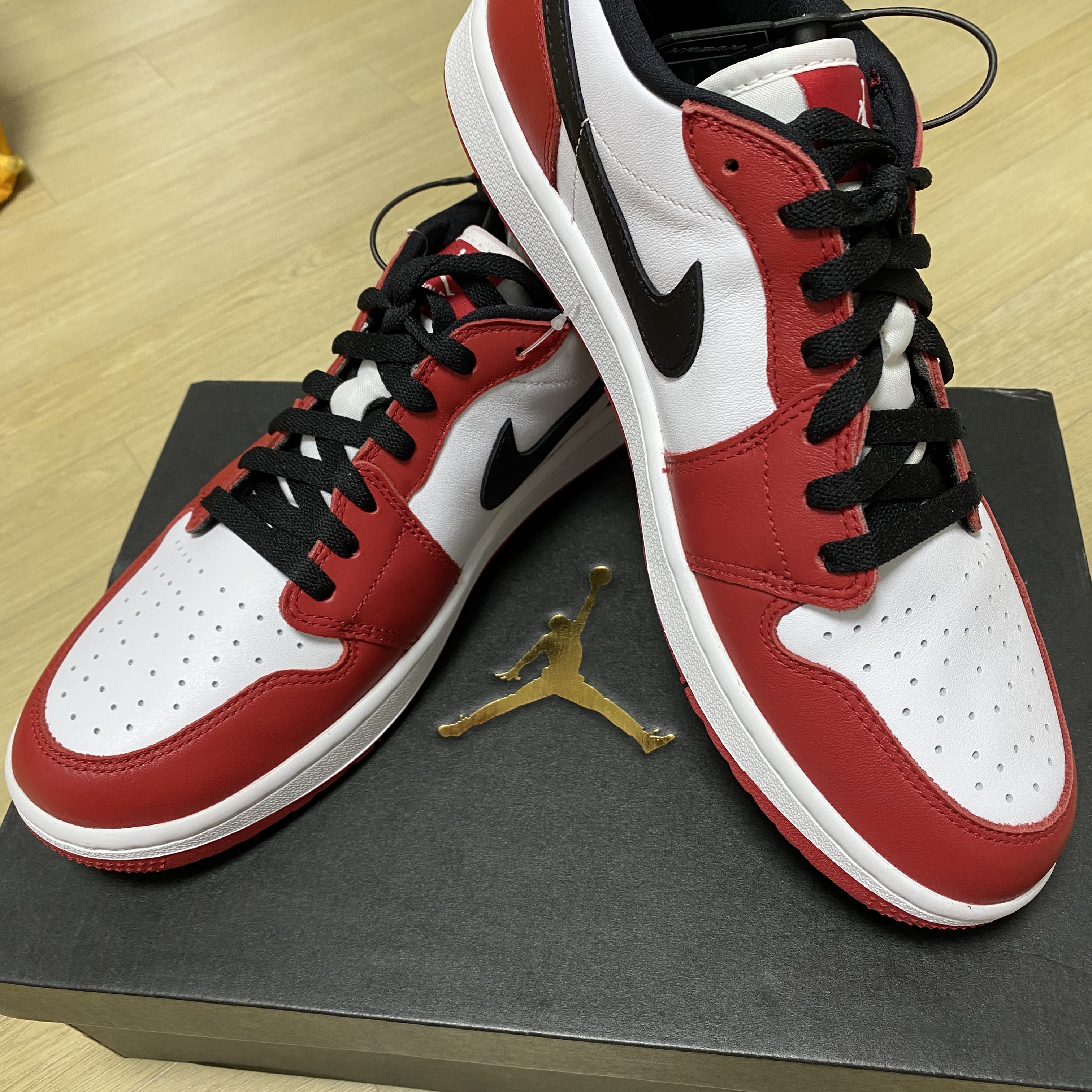Jordan 1 Low Golf Chicago 착용 스타일 - 1