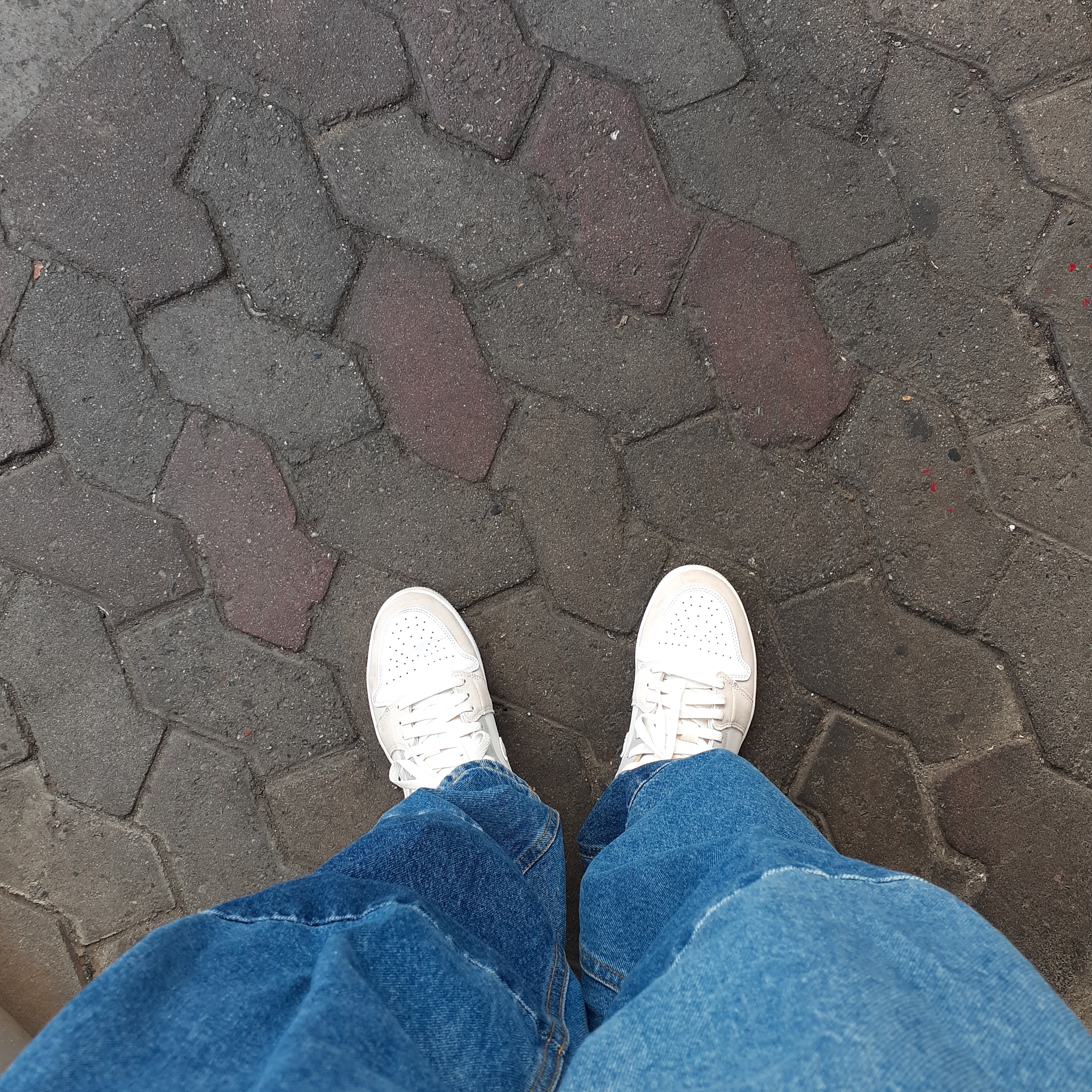 Jordan 1 Low SE Craft White and Phantom, Zara x Ader Error Barrel Leg Jeans Blue 착용 스타일
