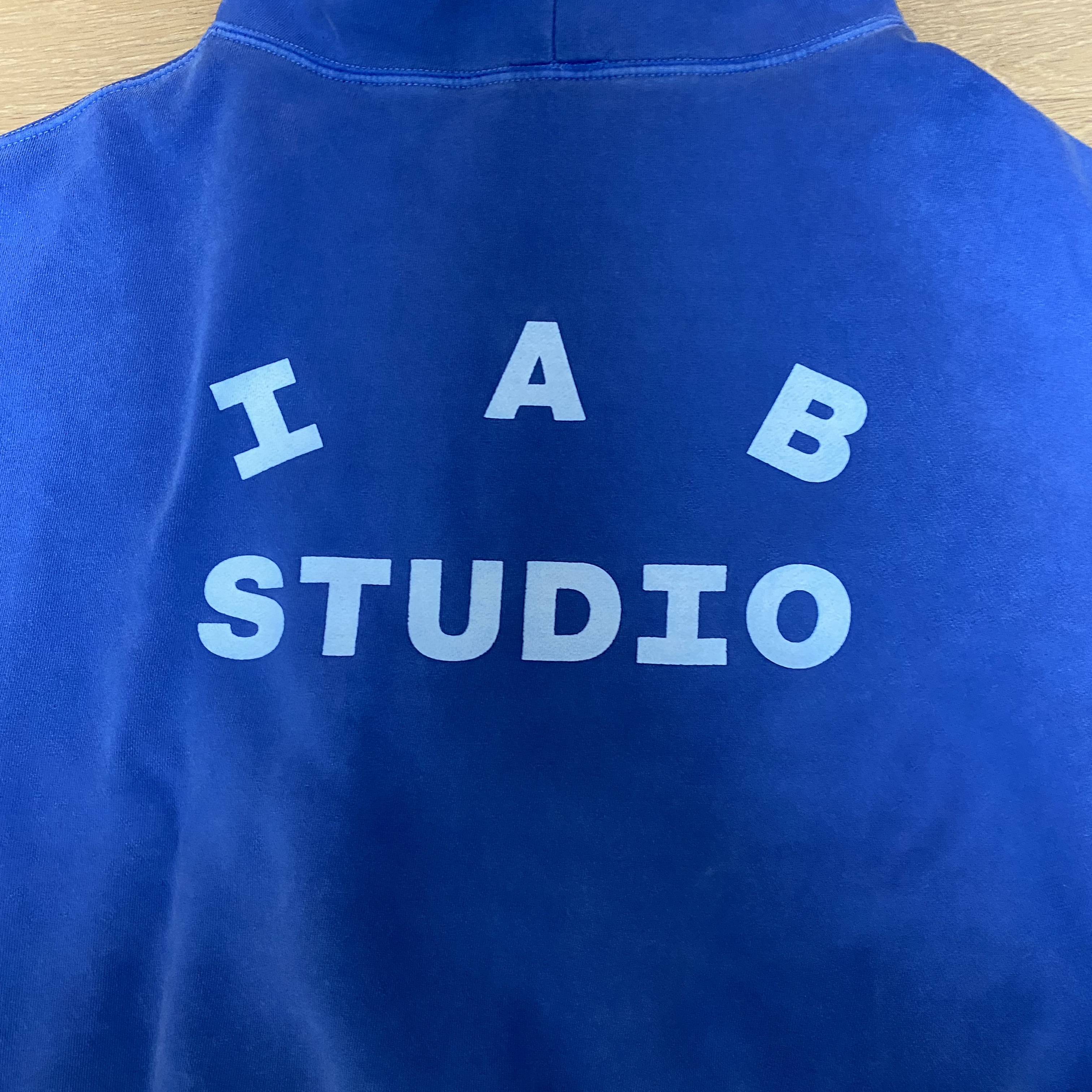 IAB Studio Pigment Hoodie Royal Blue - 22FW 착용 스타일