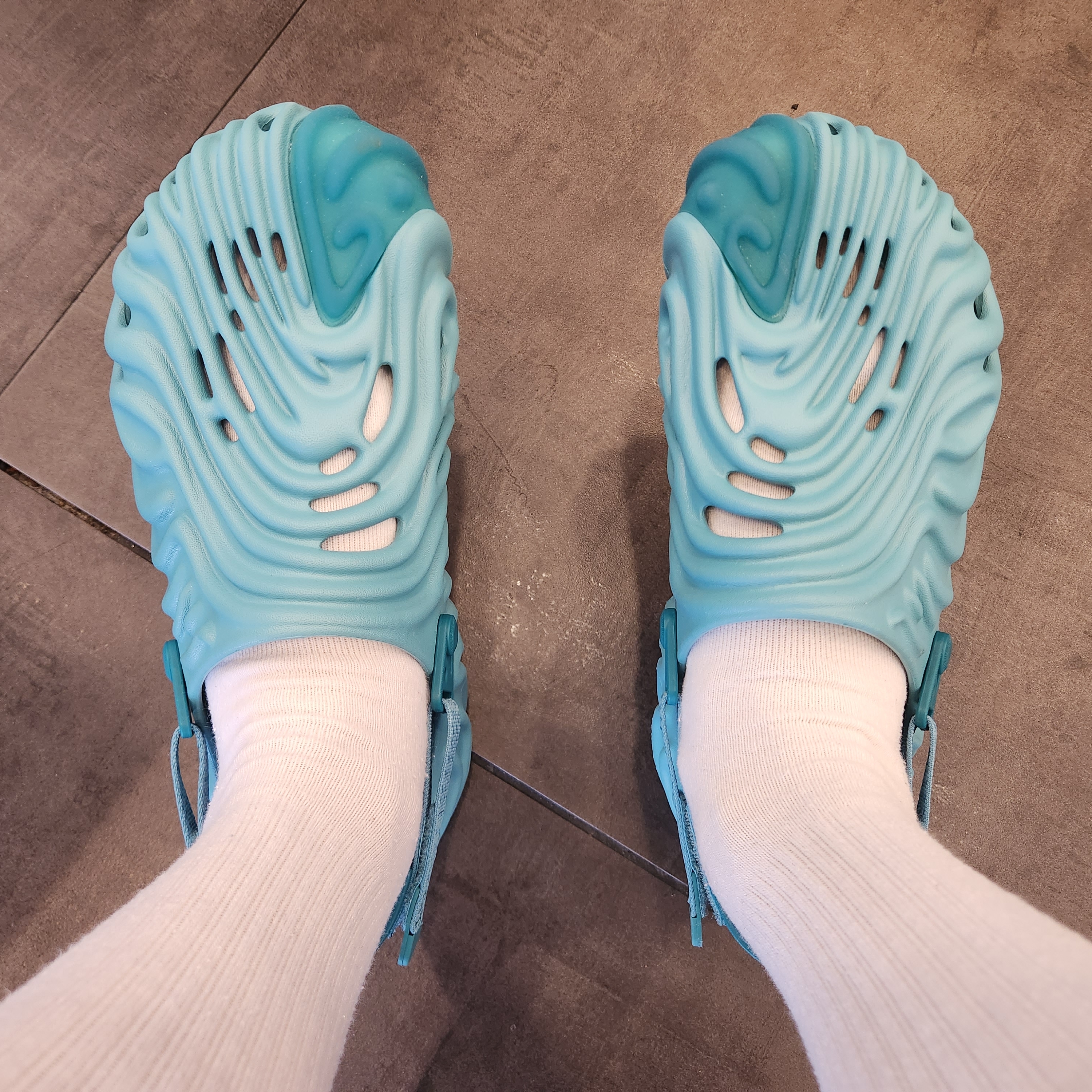 Crocs x Salehe Bembury Pollex Clog Tide 착용 스타일 - 1