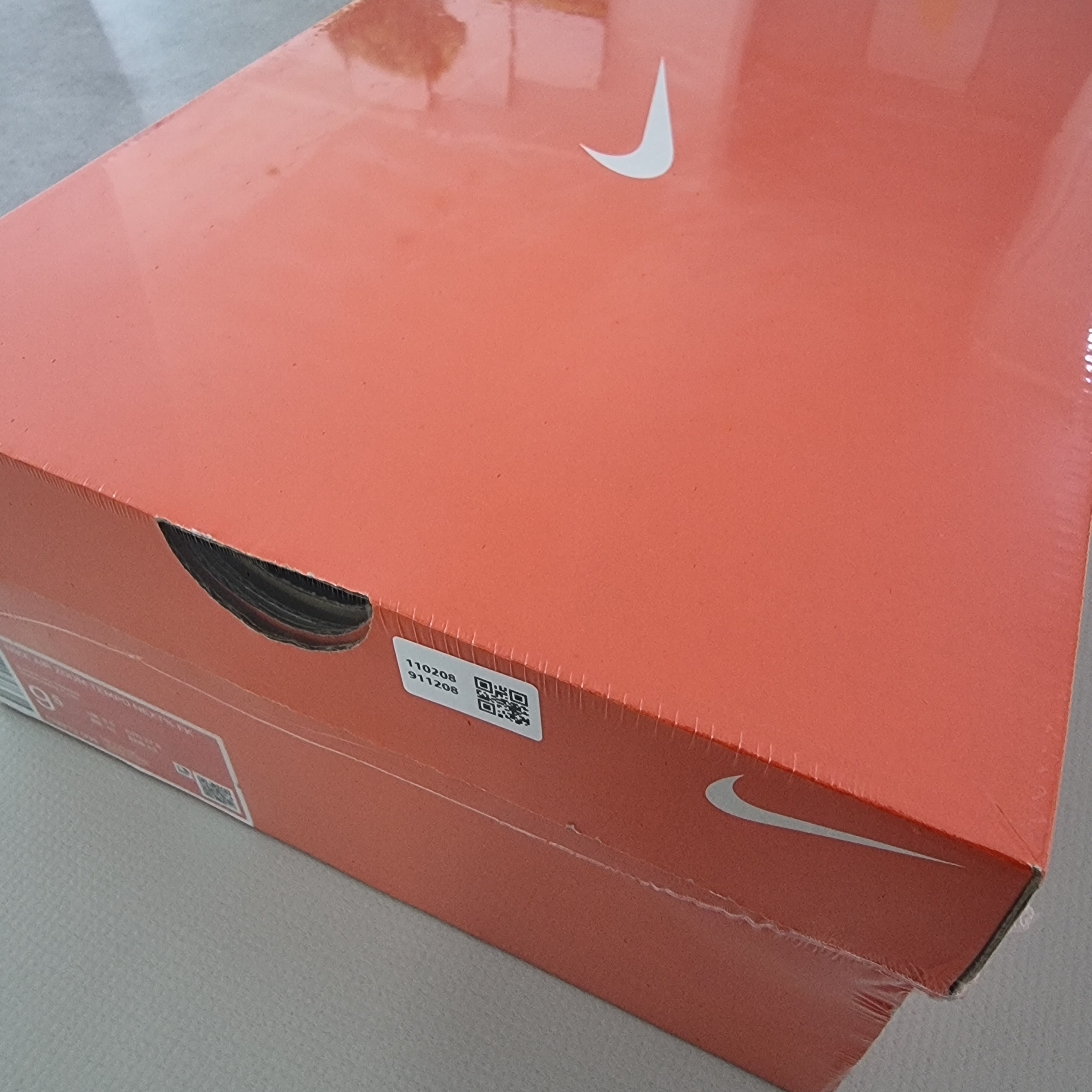 Nike Air Zoom Tempo Next% Flyknit Black Flash Crimson 착용 스타일 - 2