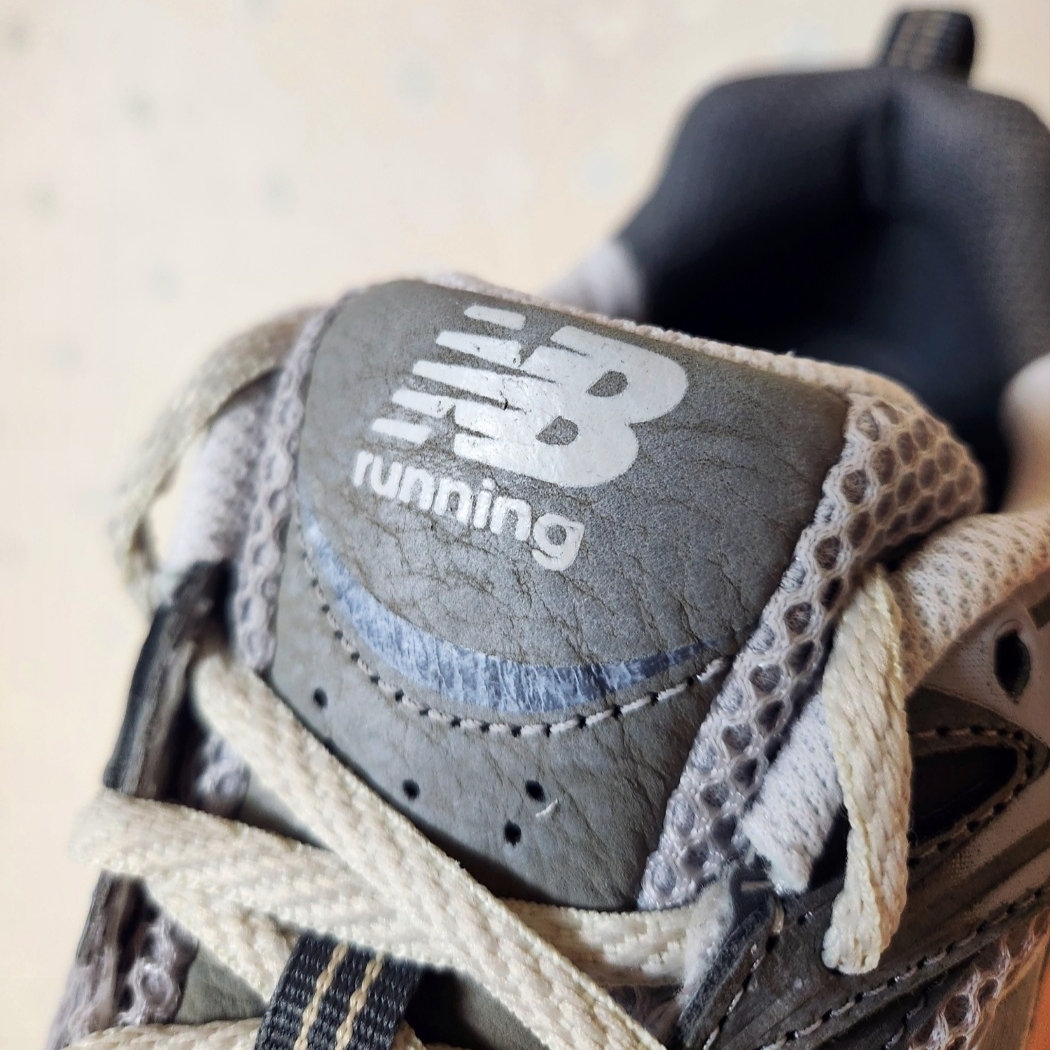 New Balance 530 Premium Vintage Grey Matter 착용 스타일 - 2