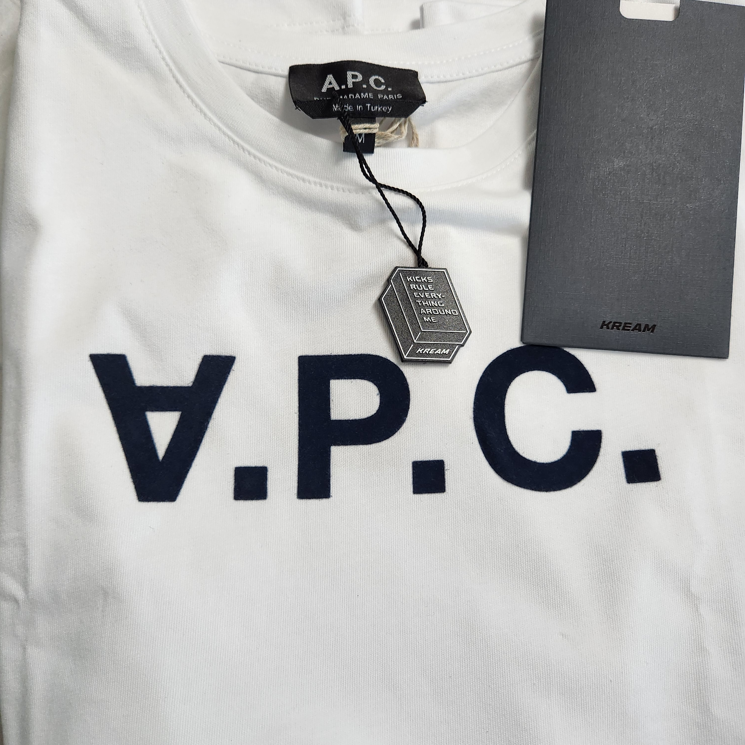 (W) A.P.C. VPC T-Shirt White Dark Navy 착용 스타일
