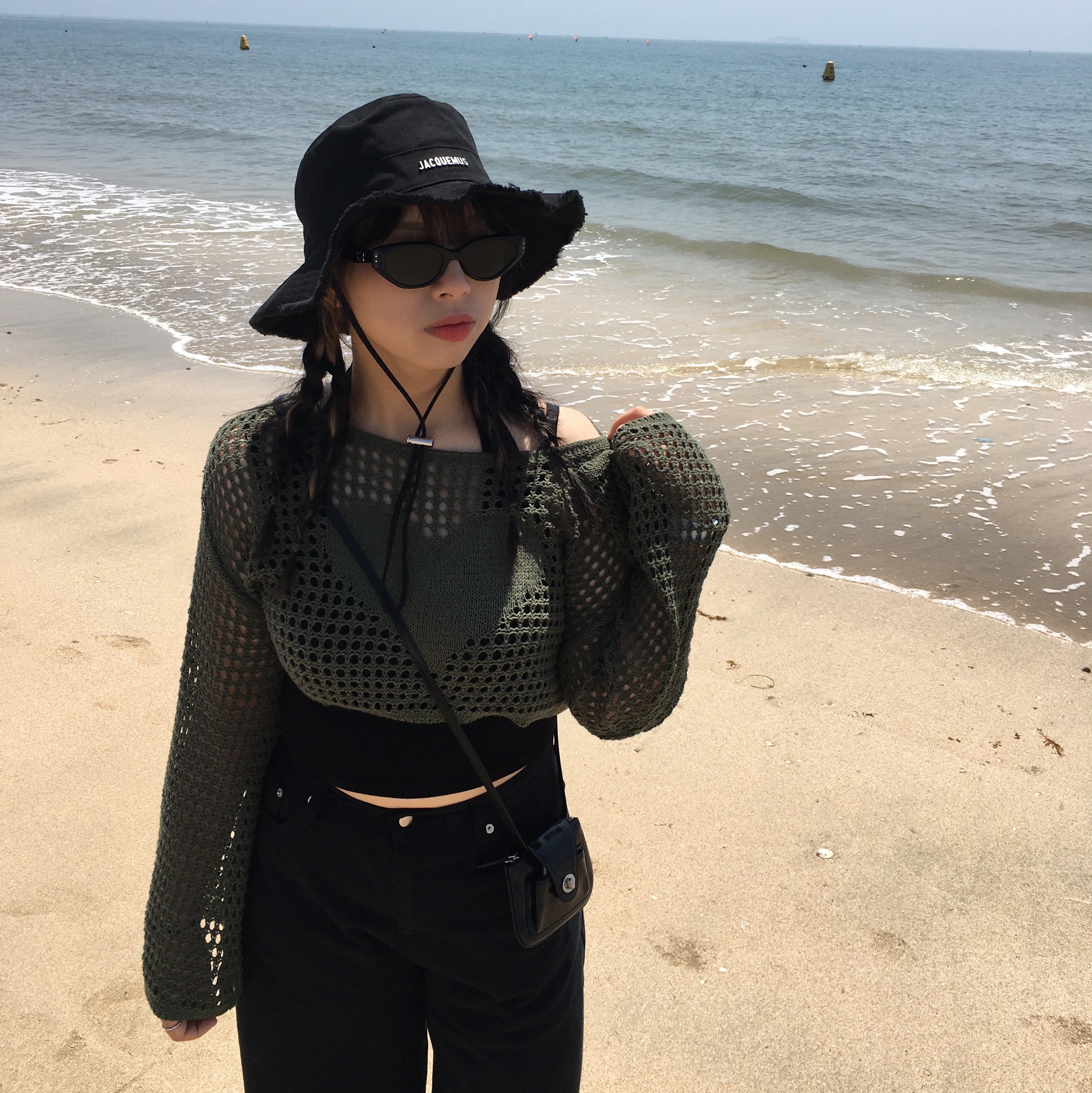 Jacquemus Le Bob Artichaut Bucket Hat Black 착용 스타일 - 2