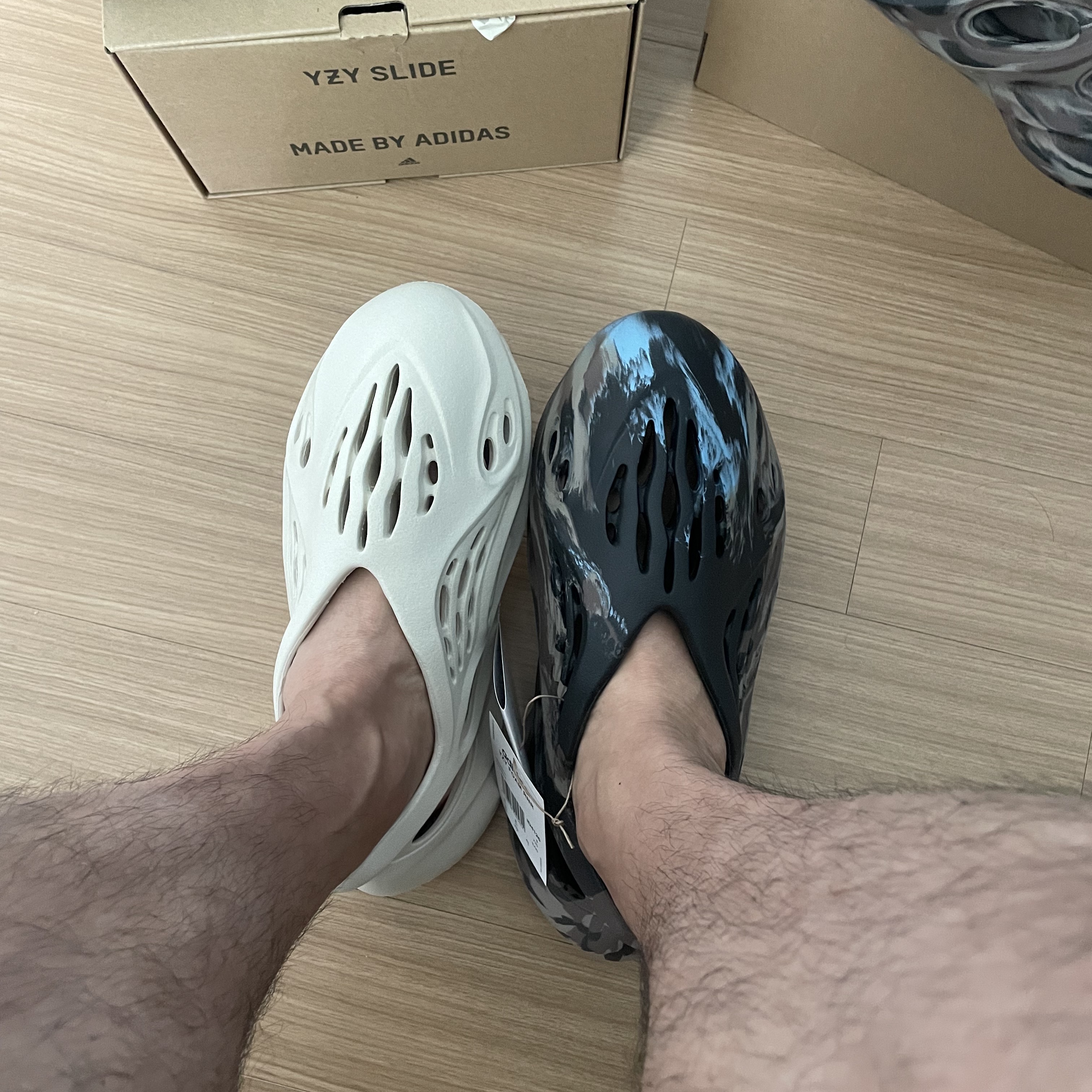 Adidas Yeezy Foam RNNR Sand, Adidas Yeezy Slide Onyx 착용 스타일 - 2