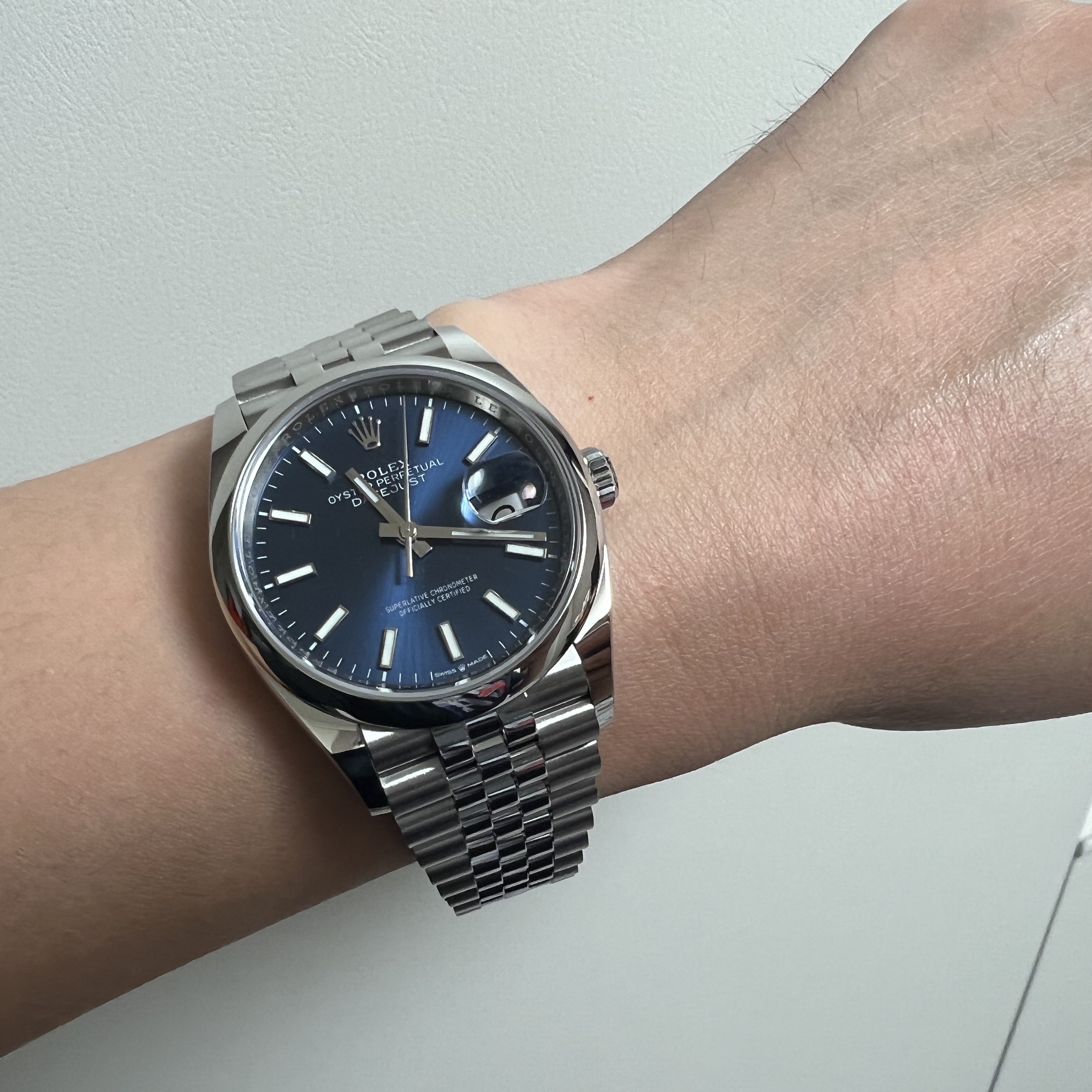 Rolex Datejust 36mm 126200 Bright Blue Jubilee 착용 스타일