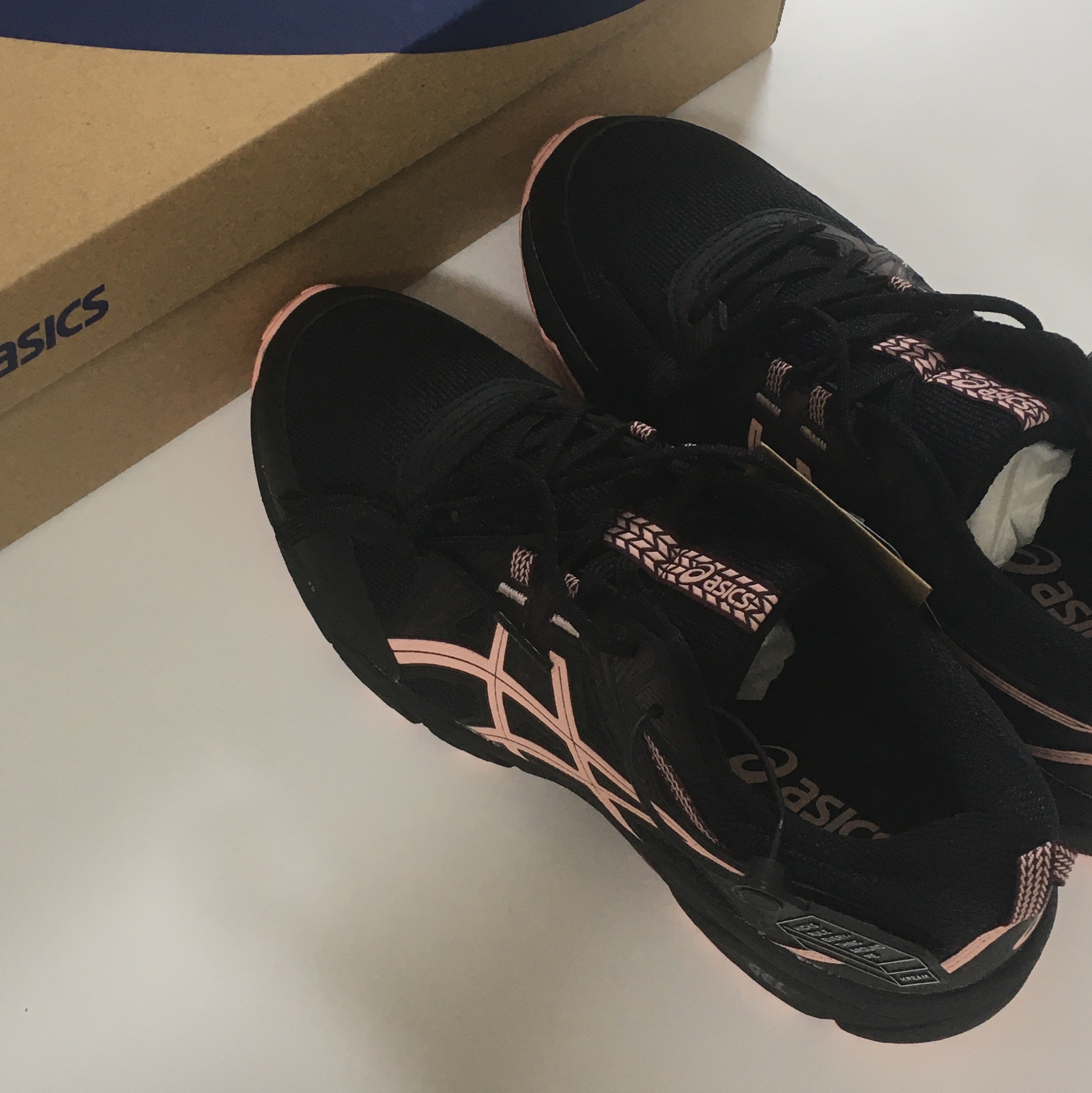 (W) Asics Gel-Venture 8 Black Frosted Rose 착용 스타일 - 2