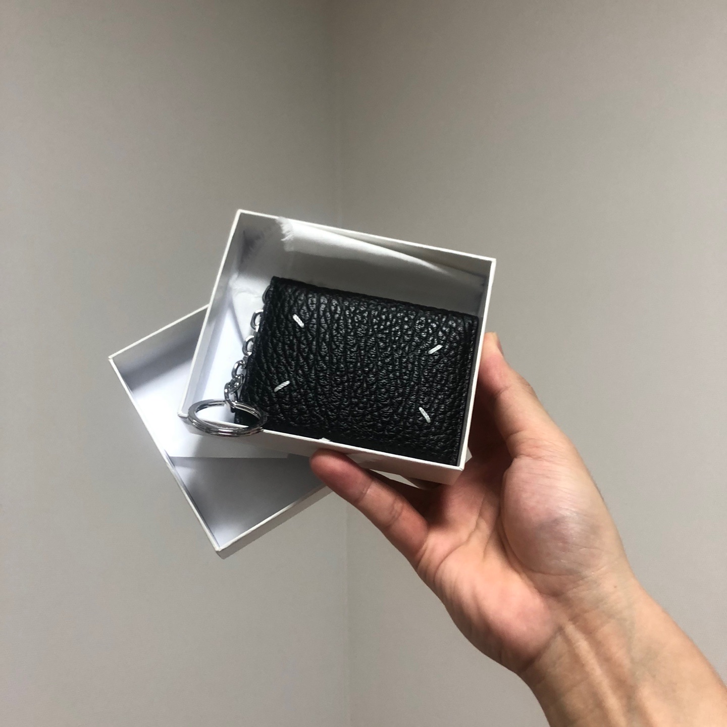 Maison Margiela Keyring Wallet Black 착용 스타일