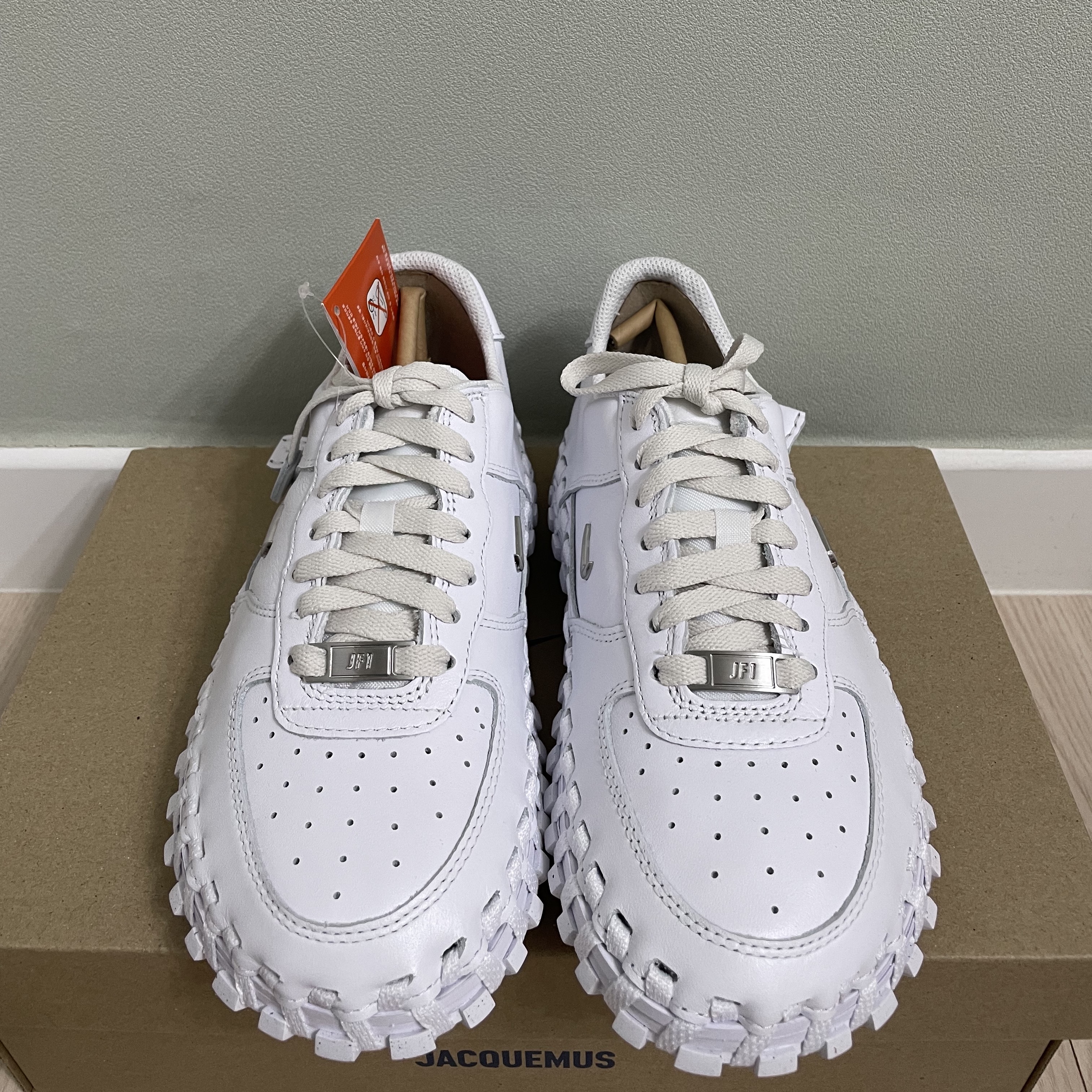 Nike x Jacquemus J Force 1 Low LX SP White 착용 스타일 - 3