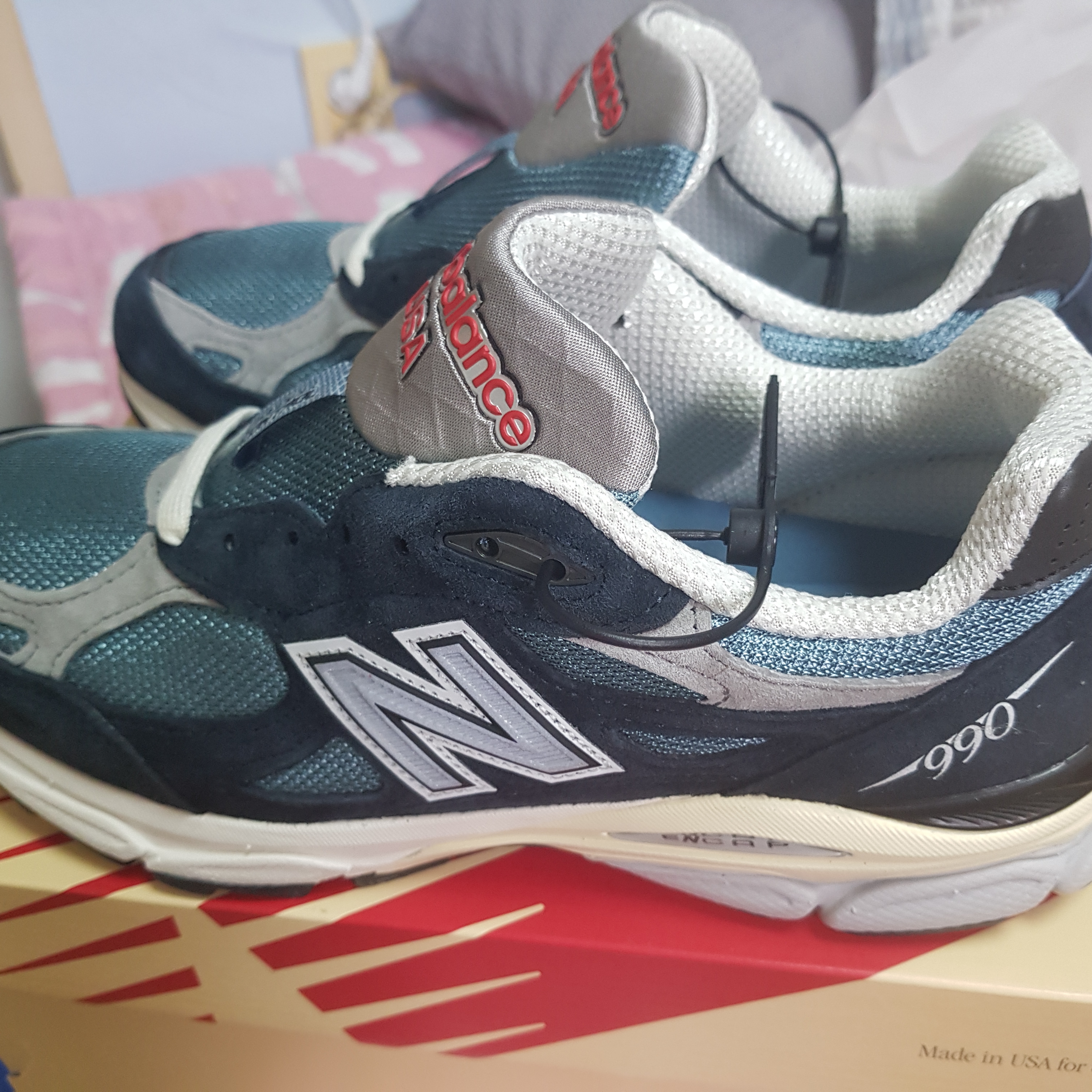 New Balance 990v3 Made in USA Navy Spring Tide 착용 스타일 - 1