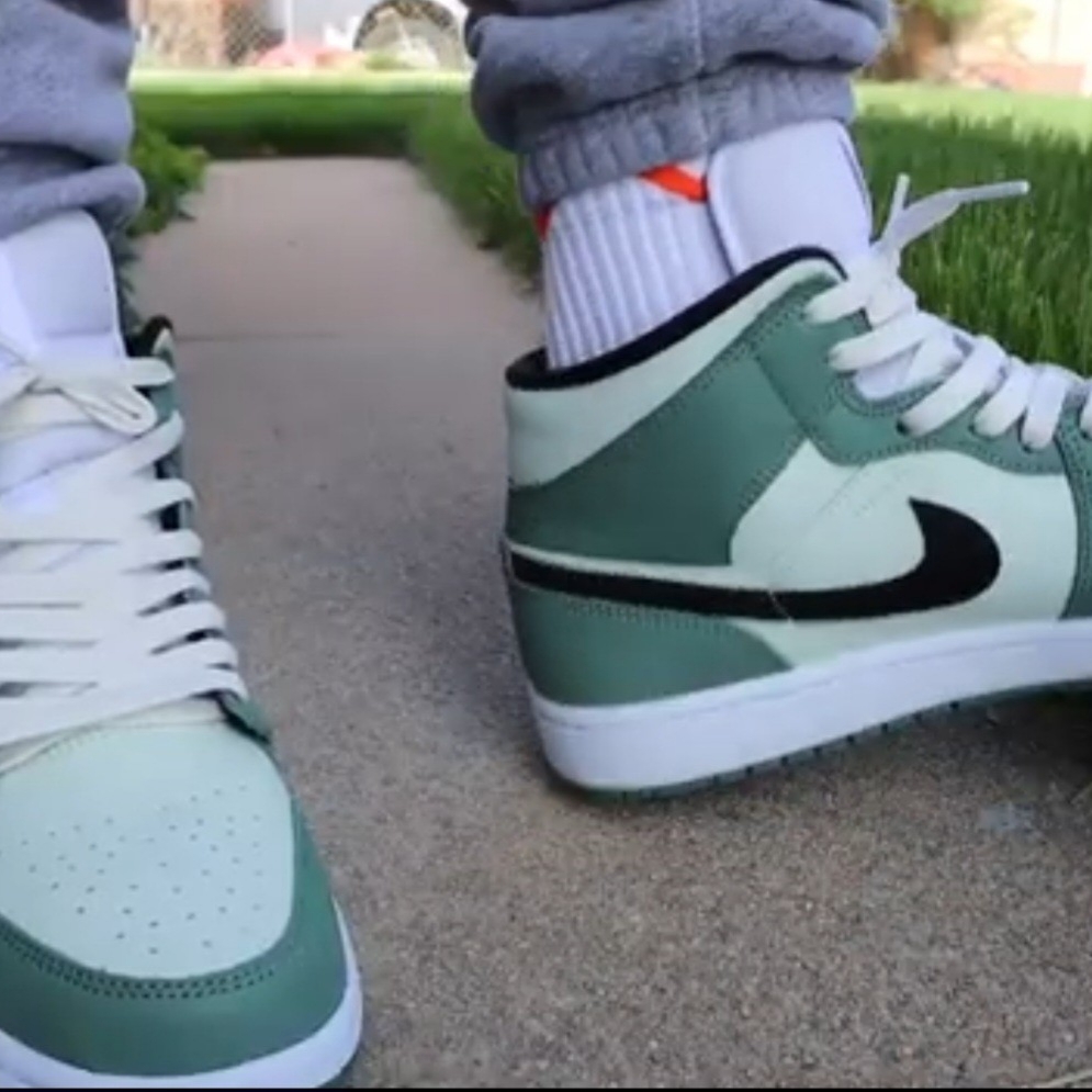 (W) Jordan 1 Mid SE Dutch Green 착용 스타일 - 3