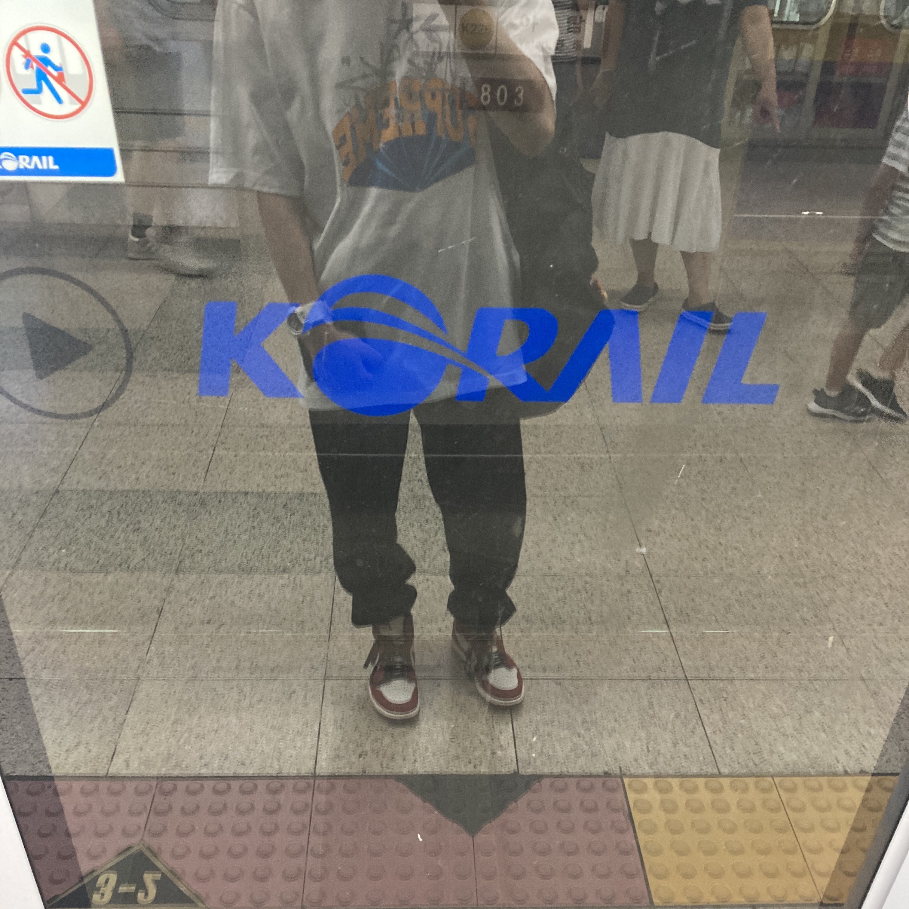 Supreme x Irak Arc T-Shirt White - 22FW, Jordan 1 Retro High OG Chicago 2022 착용 스타일