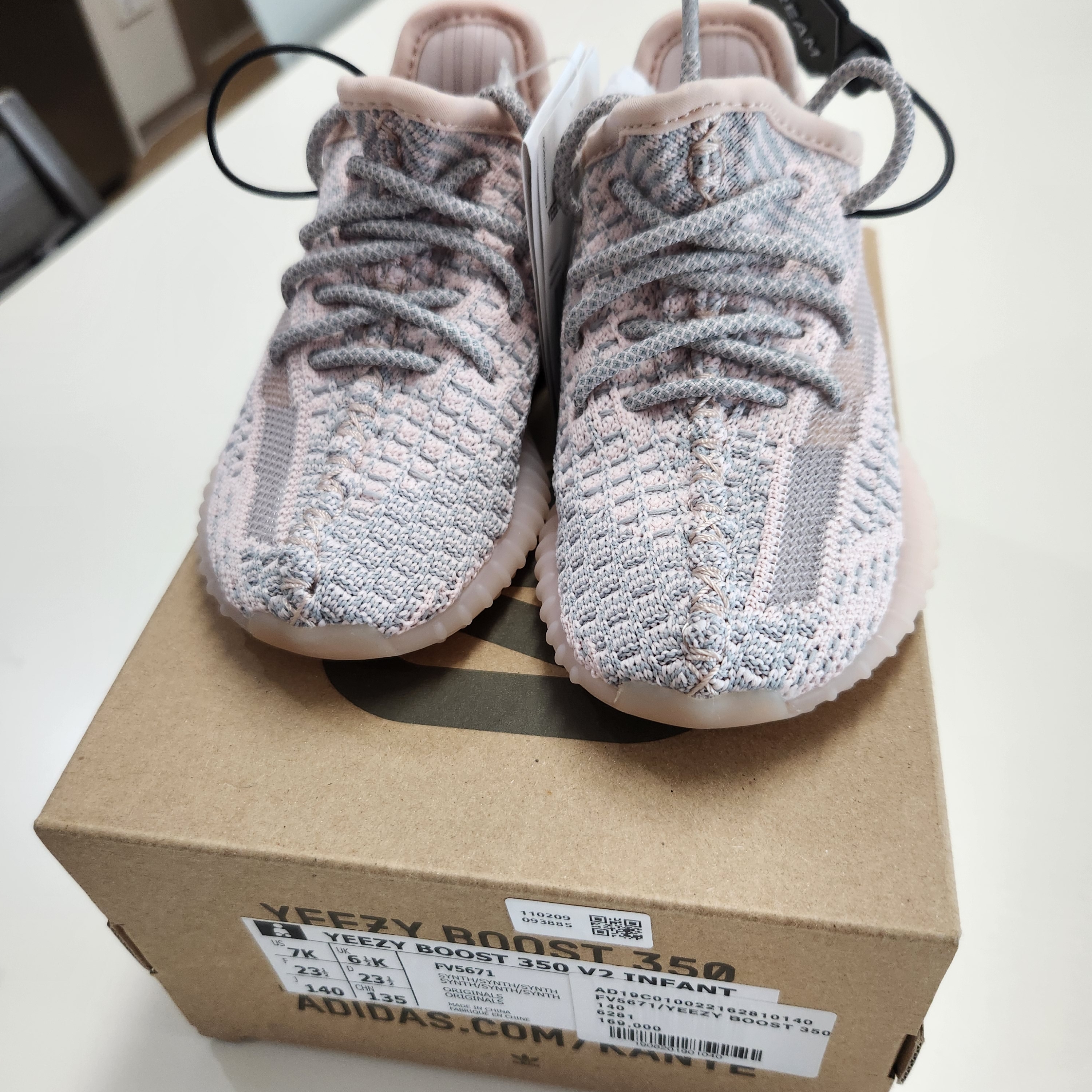 (Infant) Adidas Yeezy Boost 350 V2 Synth 착용 스타일 - 1