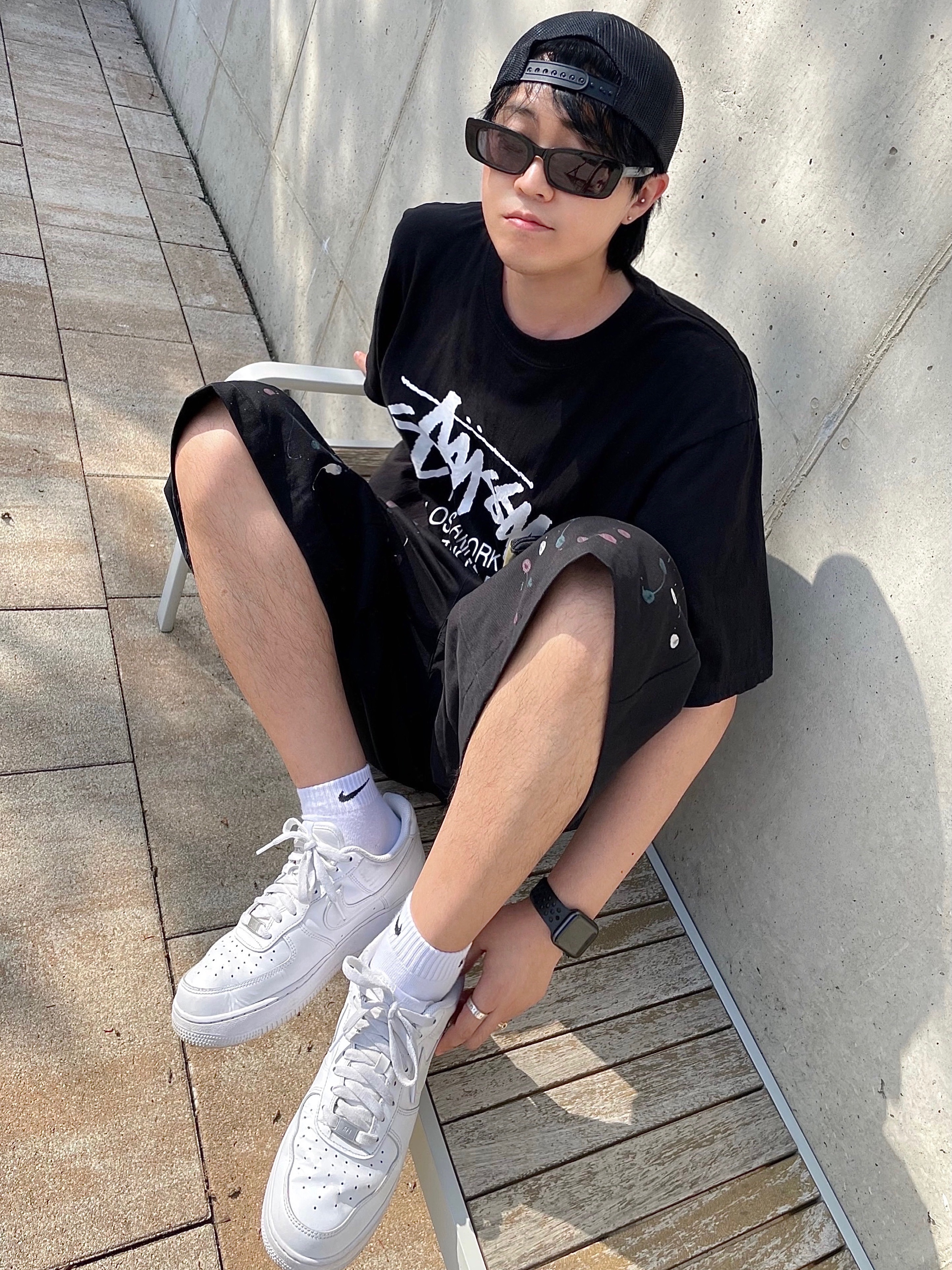Nike Air Force 1 '07 Low White, Stussy World Tour T-Shirt Black 착용 스타일