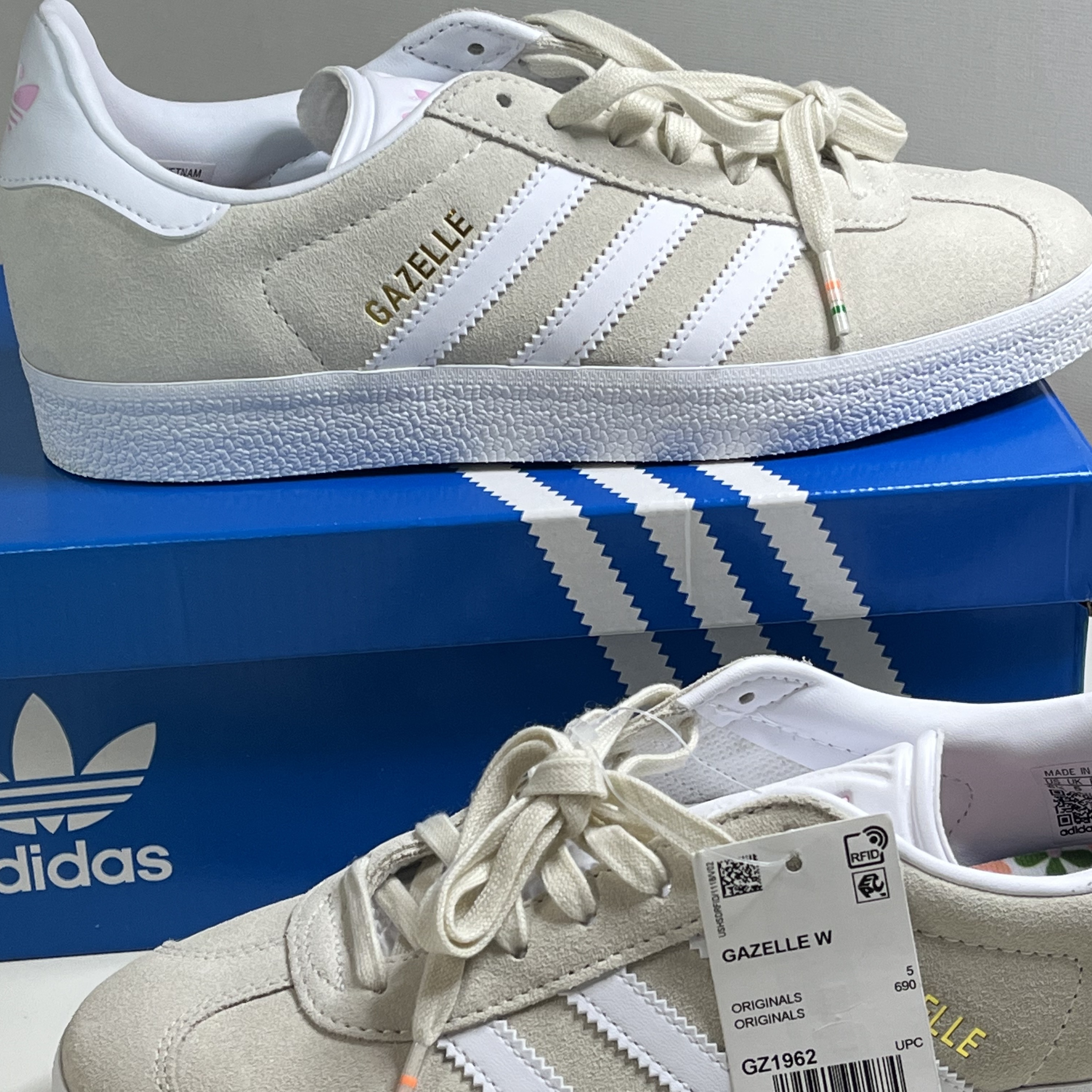 (W) Adidas Gazelle Off White Cloud White 착용 스타일 - 3