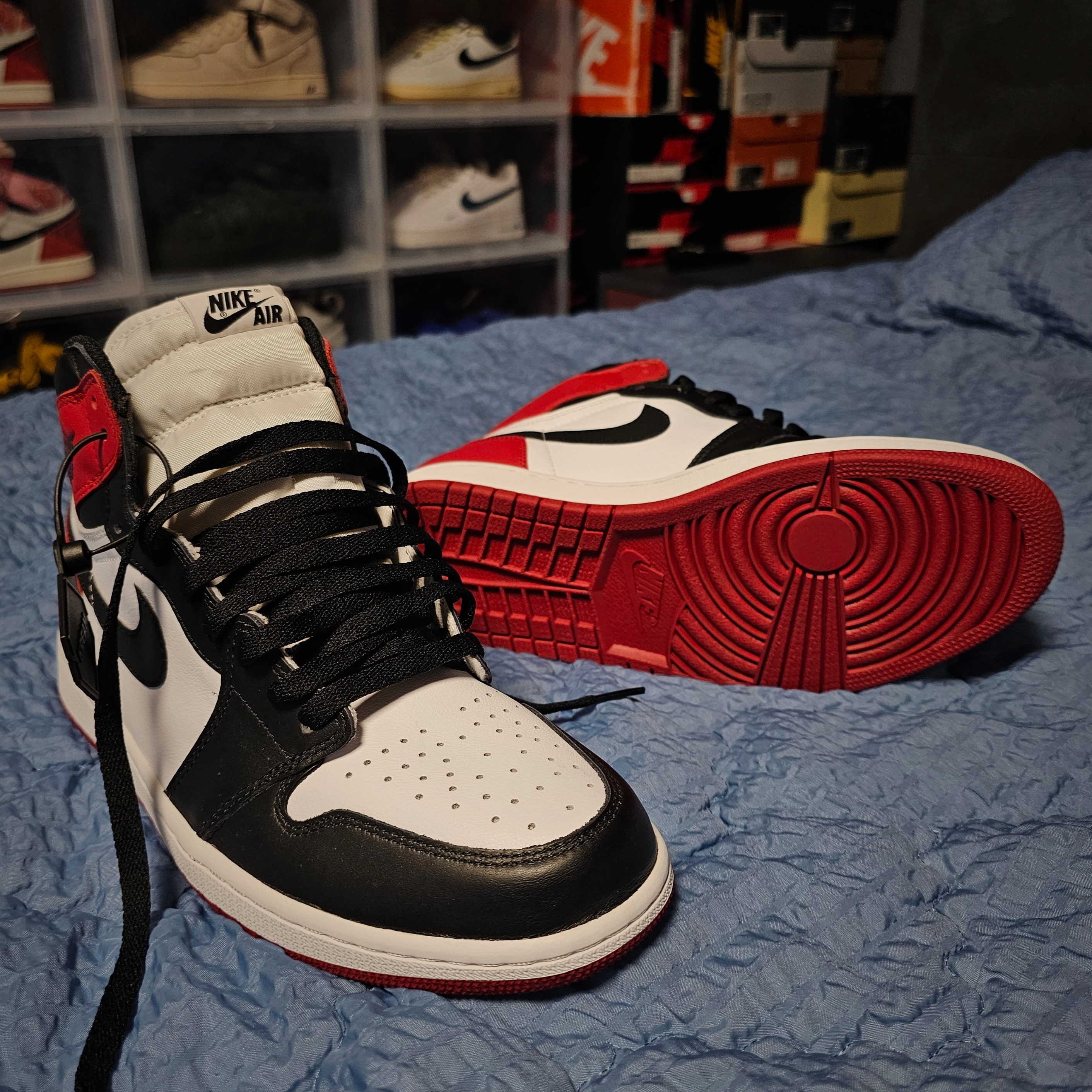 Jordan 1 Retro High OG Black Toe 2016, Jordan 1 Retro High OG Chicago 2022 착용 스타일 - 1
