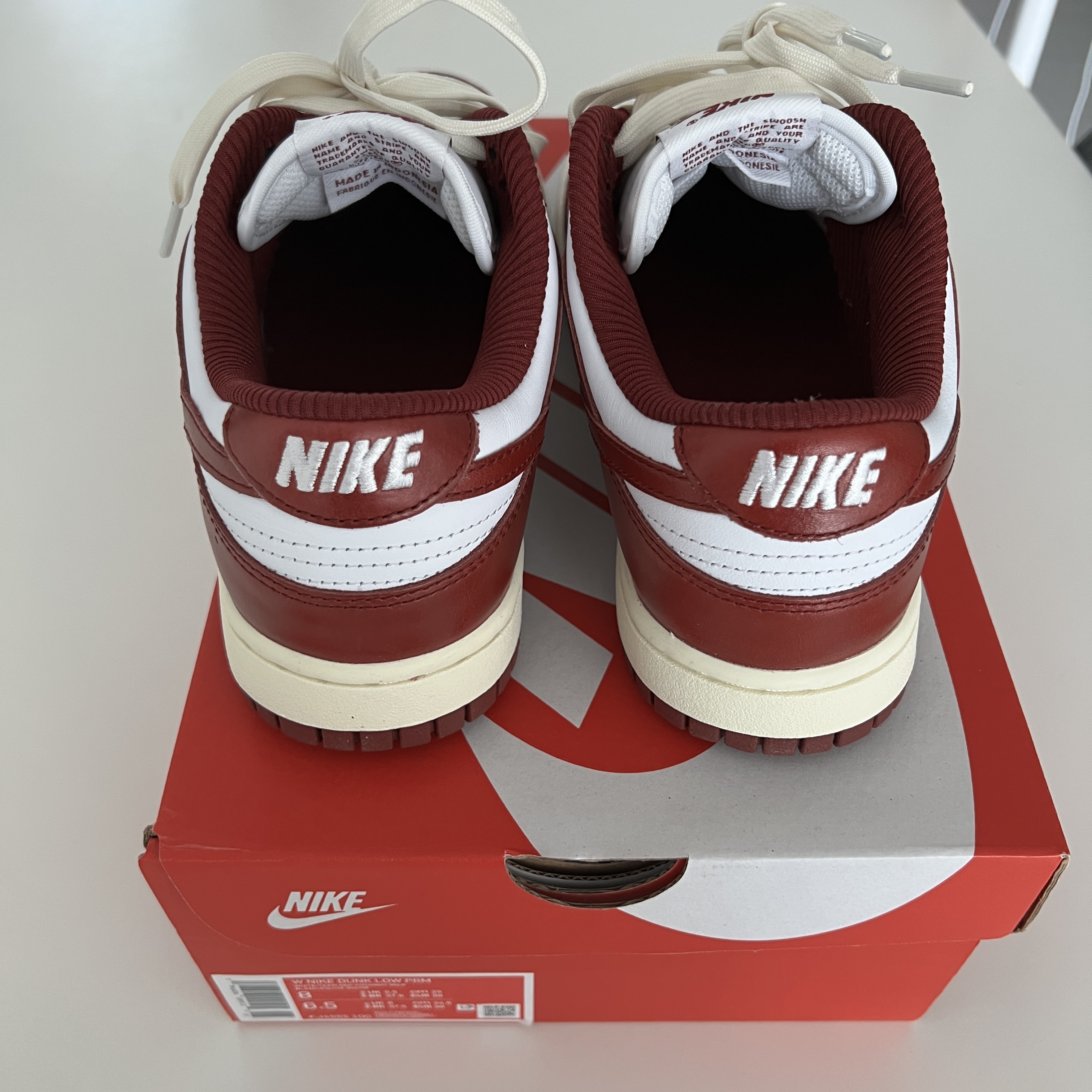 (W) Nike Dunk Low Retro PRM Team Red and White 착용 스타일 - 4