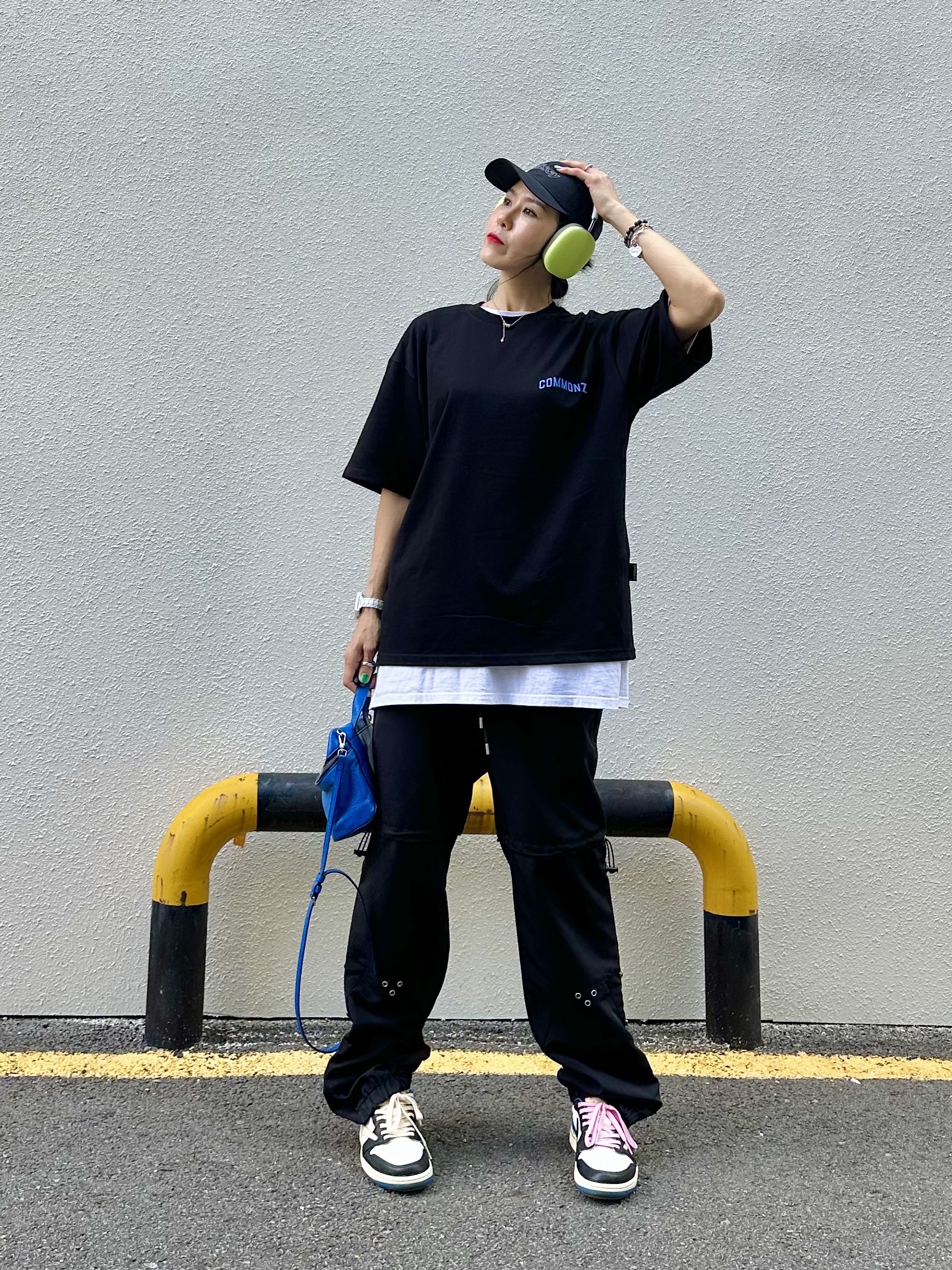 Jordan 1 x Travis Scott x Fragment Retro Low OG SP Military Blue, Apple AirPods Max Lightning Silver (Korean Ver.) 착용 스타일 - 2