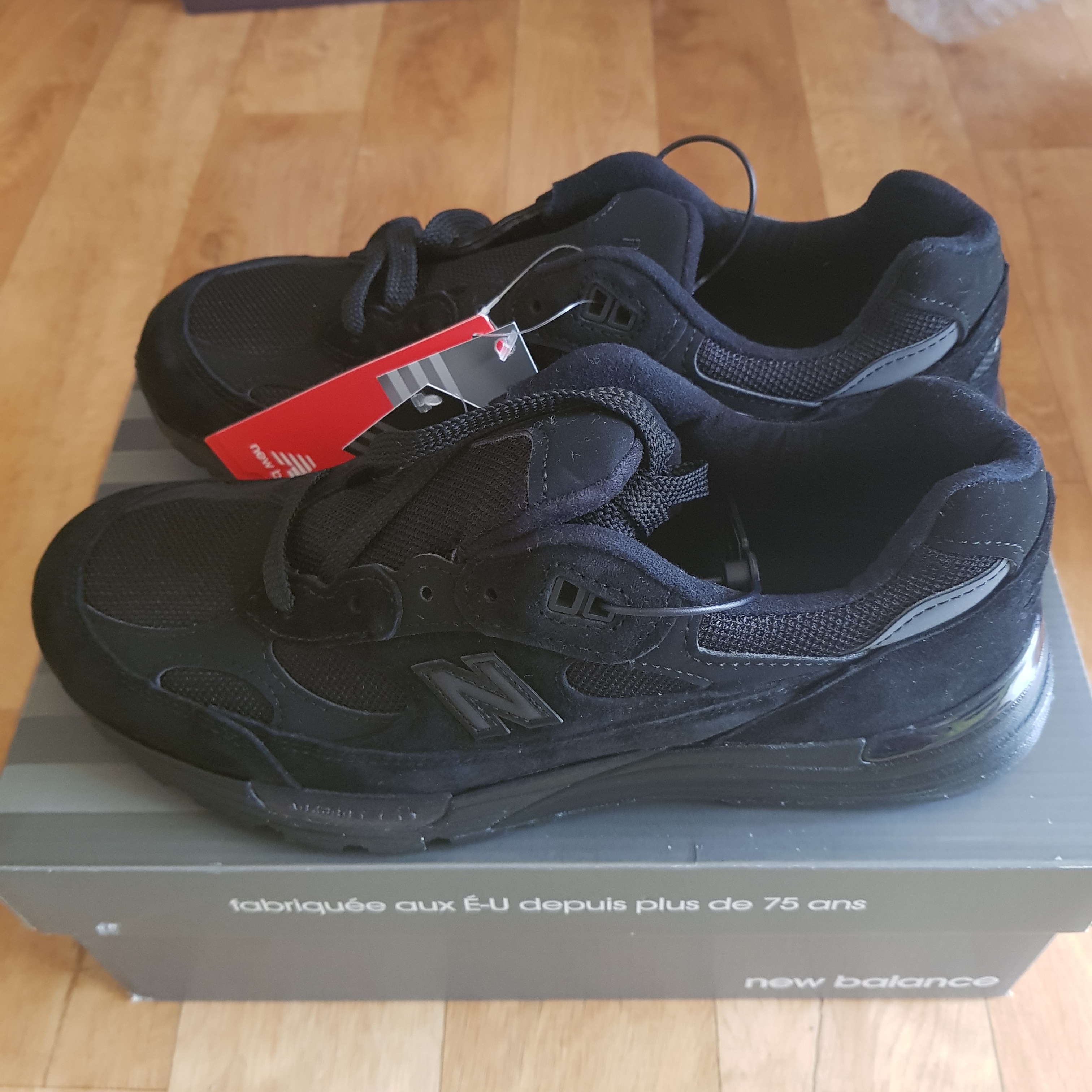 New Balance 992 Made in USA Triple Black 착용 스타일 - 2