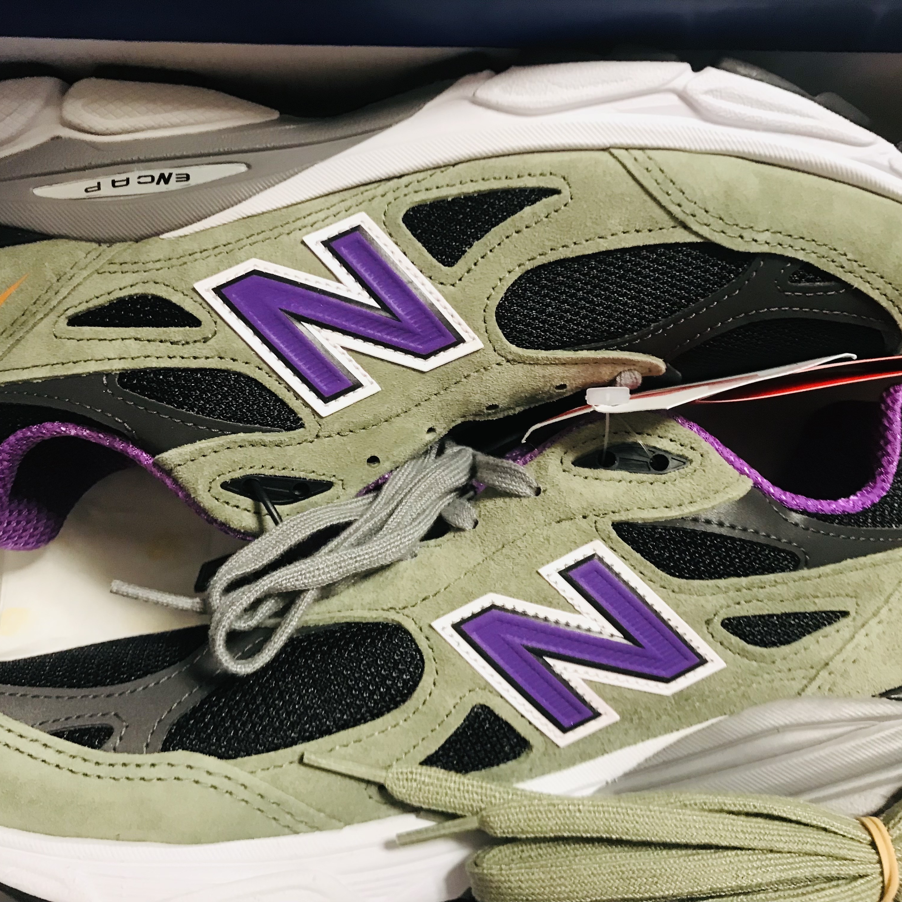 New Balance 990v3 Made in USA Olive Leaf Black 착용 스타일