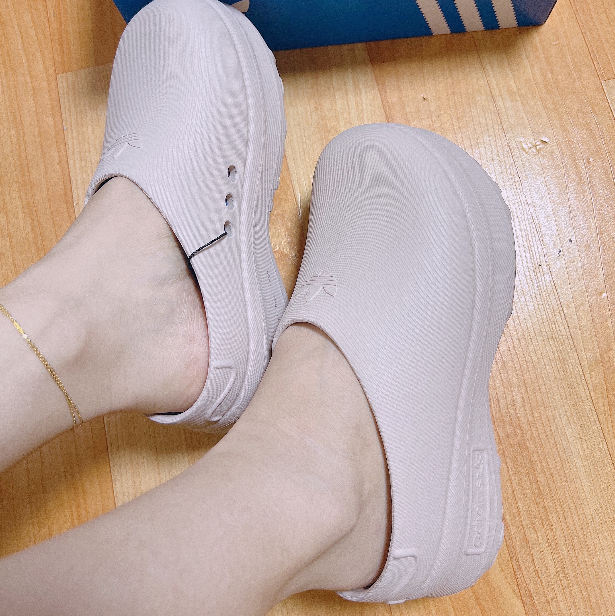 (W) Adidas Adifom Stan Smith Mule Wonder Taupe 착용 스타일 - 1