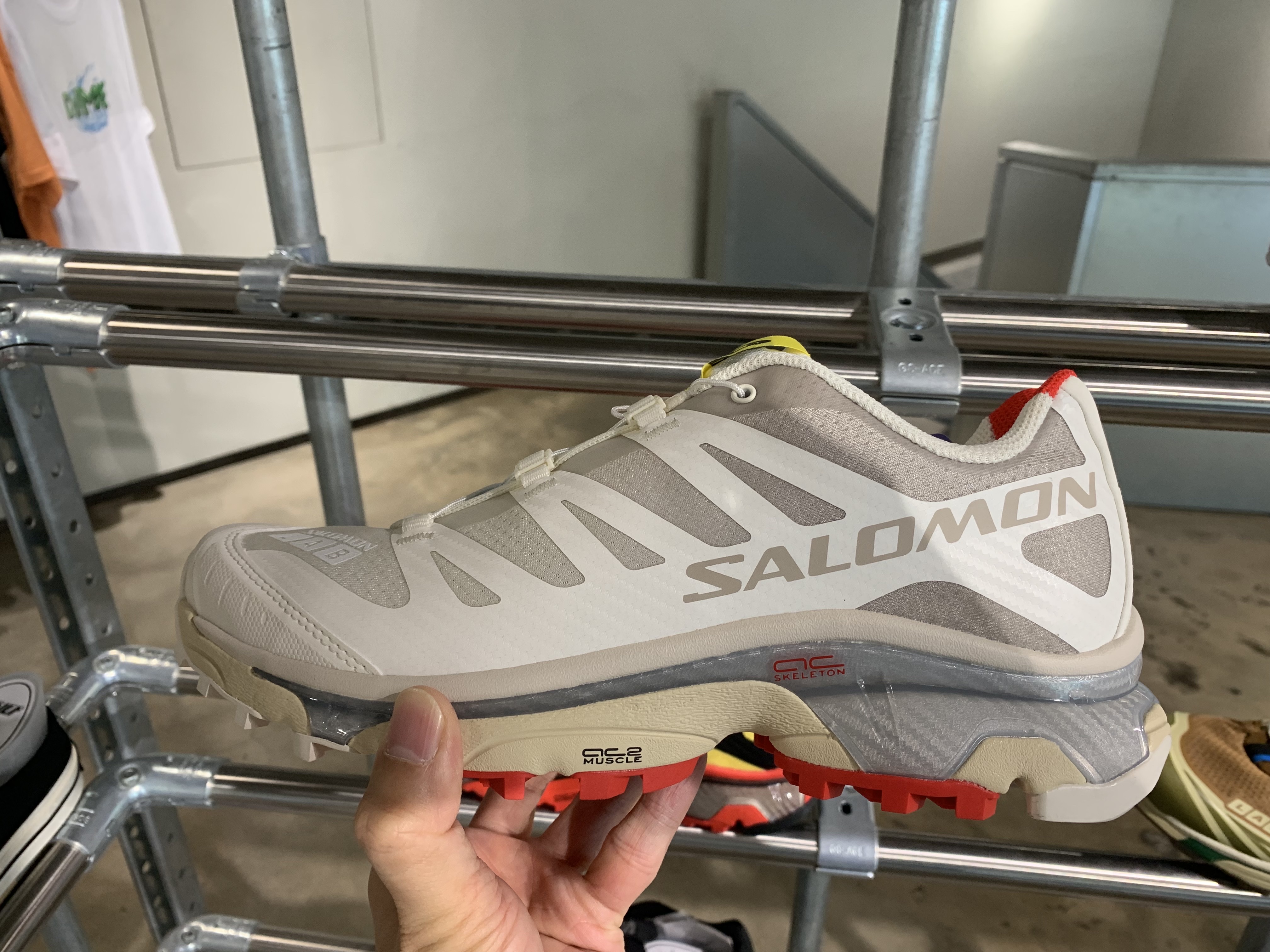 Salomon XT-4 Vanilla Ice 착용 스타일 - 1