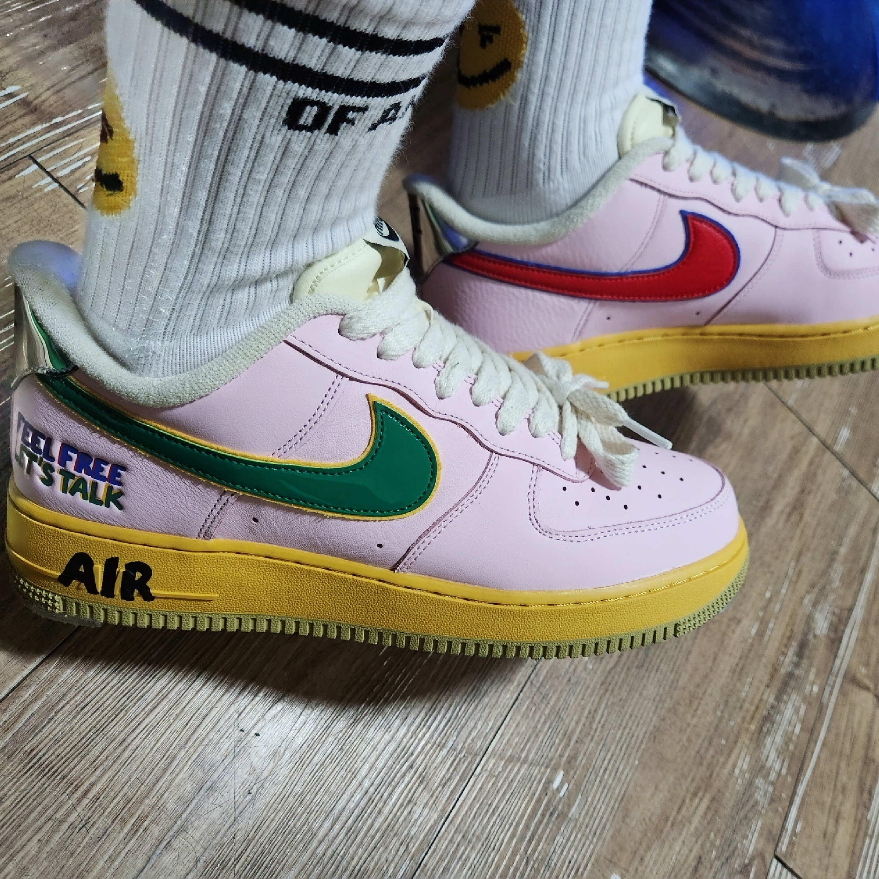 Nike Air Force 1 '07 Pink Tan 착용 스타일 - 3