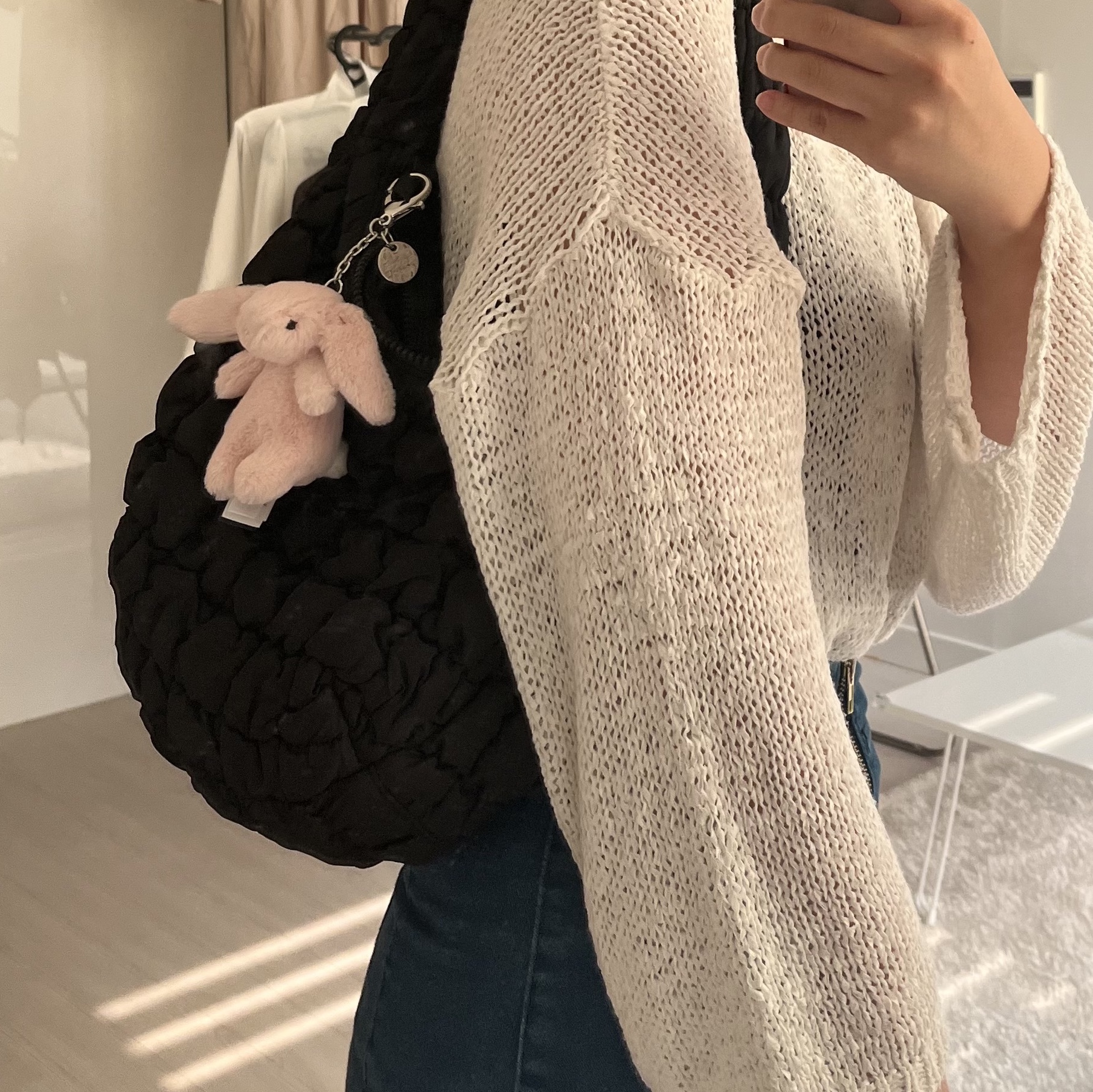 Jellycat Bashful Bunny Bag Charm Blush, COS Quilted Mini Bag Black 착용 스타일 - 3