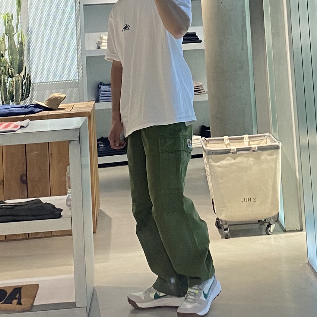 Stussy Withered Flower T-Shirt White, Nike ACG Lowcate Light Iron Ore 착용 스타일