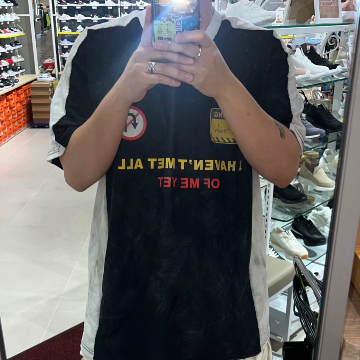 Nos Couleurs Washed Film Jersey T-Shirt Black 착용 스타일