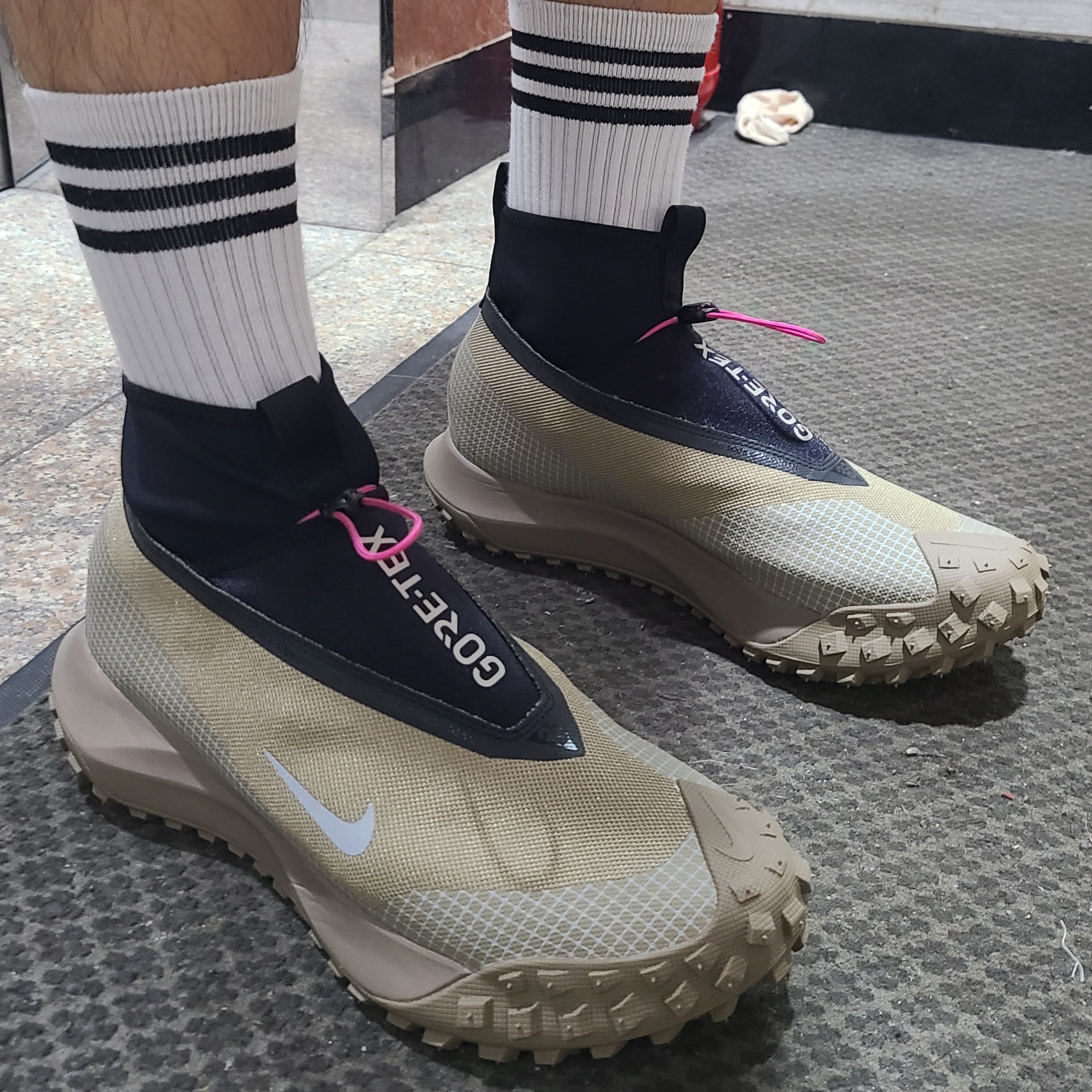 Nike ACG Mountain Fly Gore-Tex Khaki 착용 스타일