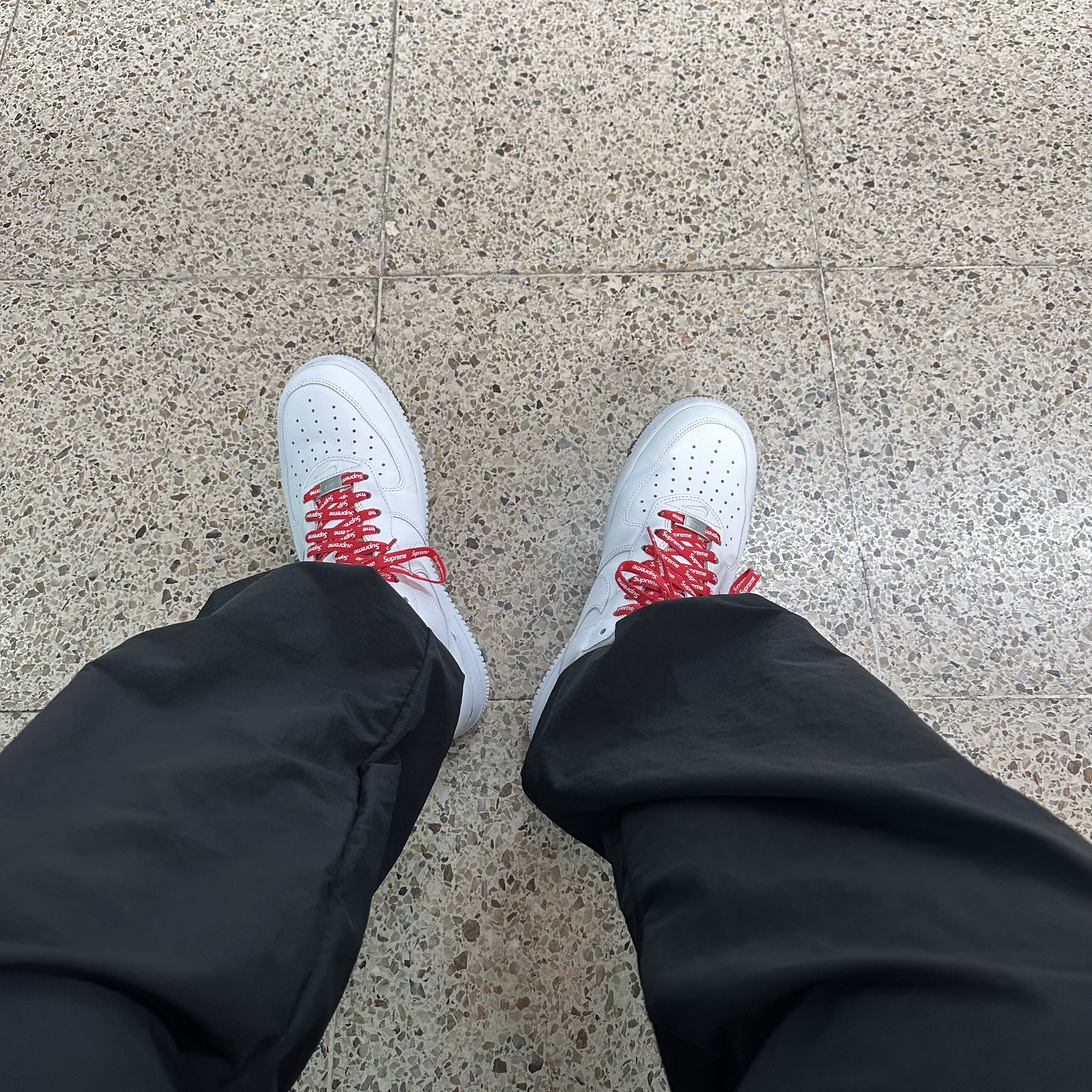 Nike x Supreme Air Force 1 Low White 착용 스타일