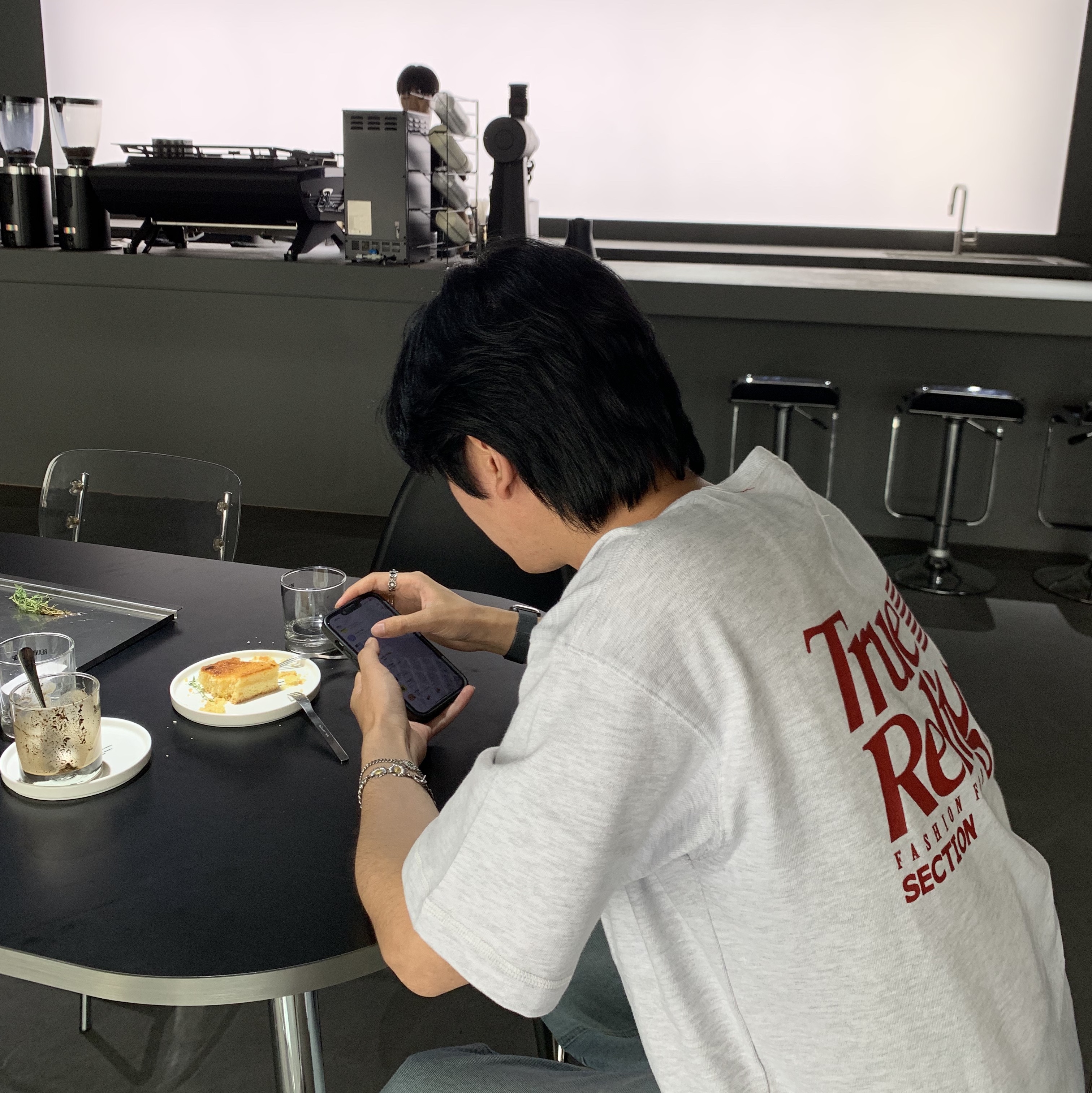 True Religion Vision Logo T-Shirt Melange Grey, Gucci Interlocking G Thin Open Band Silver 착용 스타일 - 2