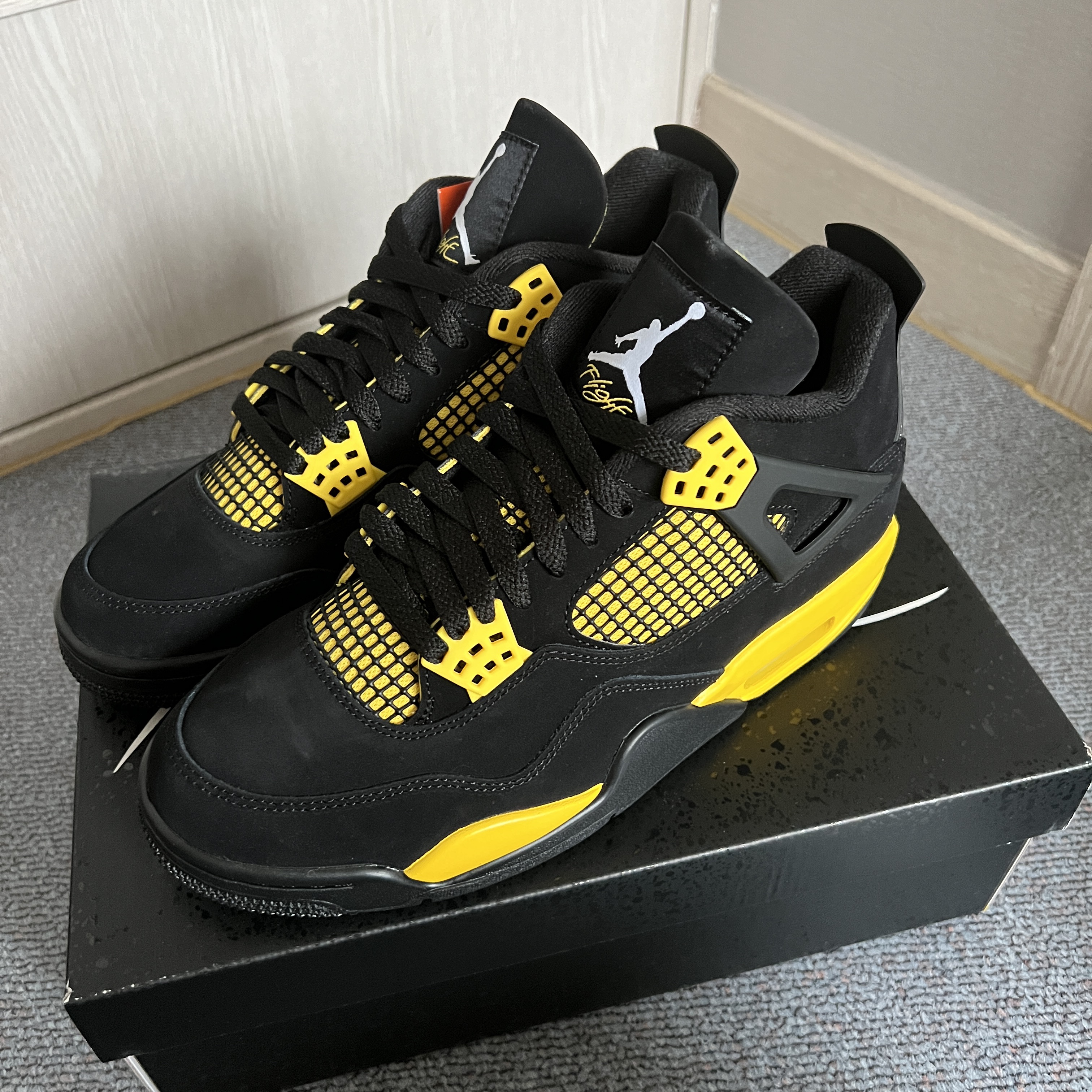 Jordan 4 Retro Thunder 2023 착용 스타일 - 2