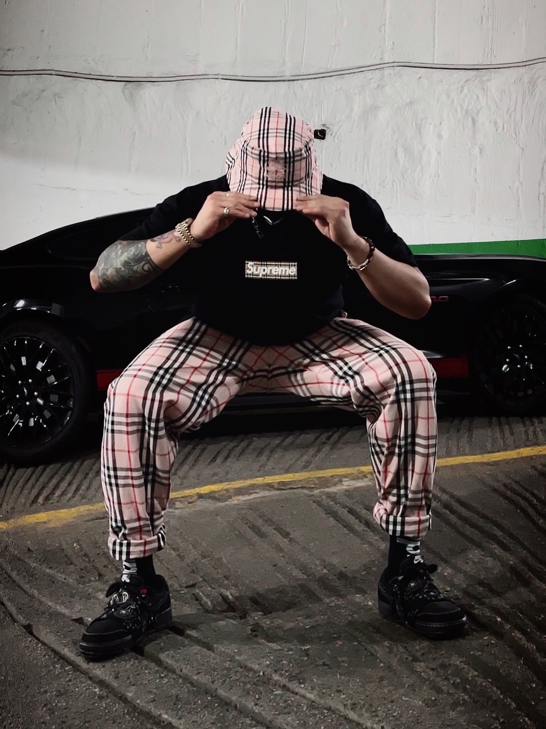 Supreme x Burberry Crusher Pink - 22SS, Supreme x Burberry Regular Jean Pink - 22SS 착용 스타일 - 2