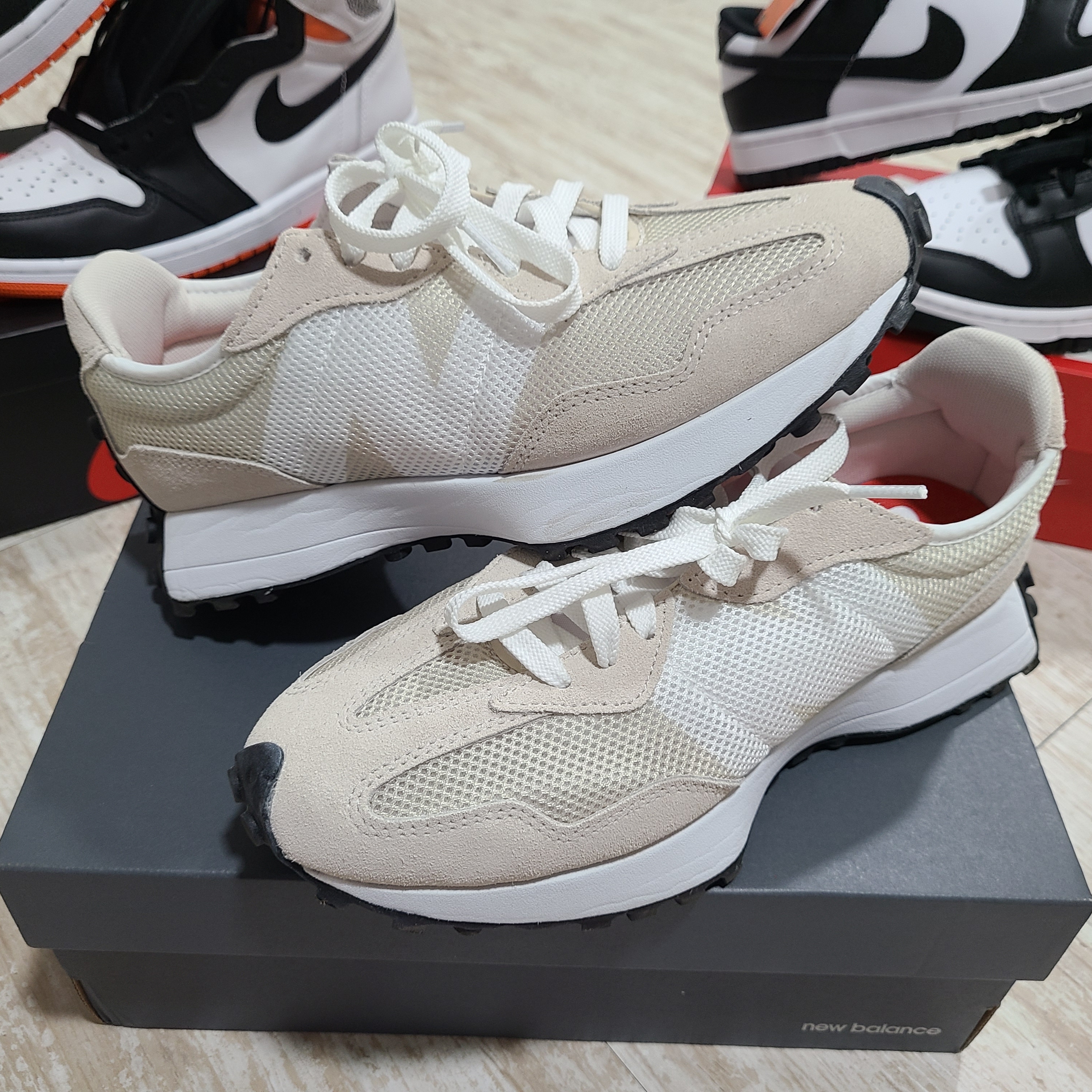 New Balance 327 Mesh Moonbeam 착용 스타일